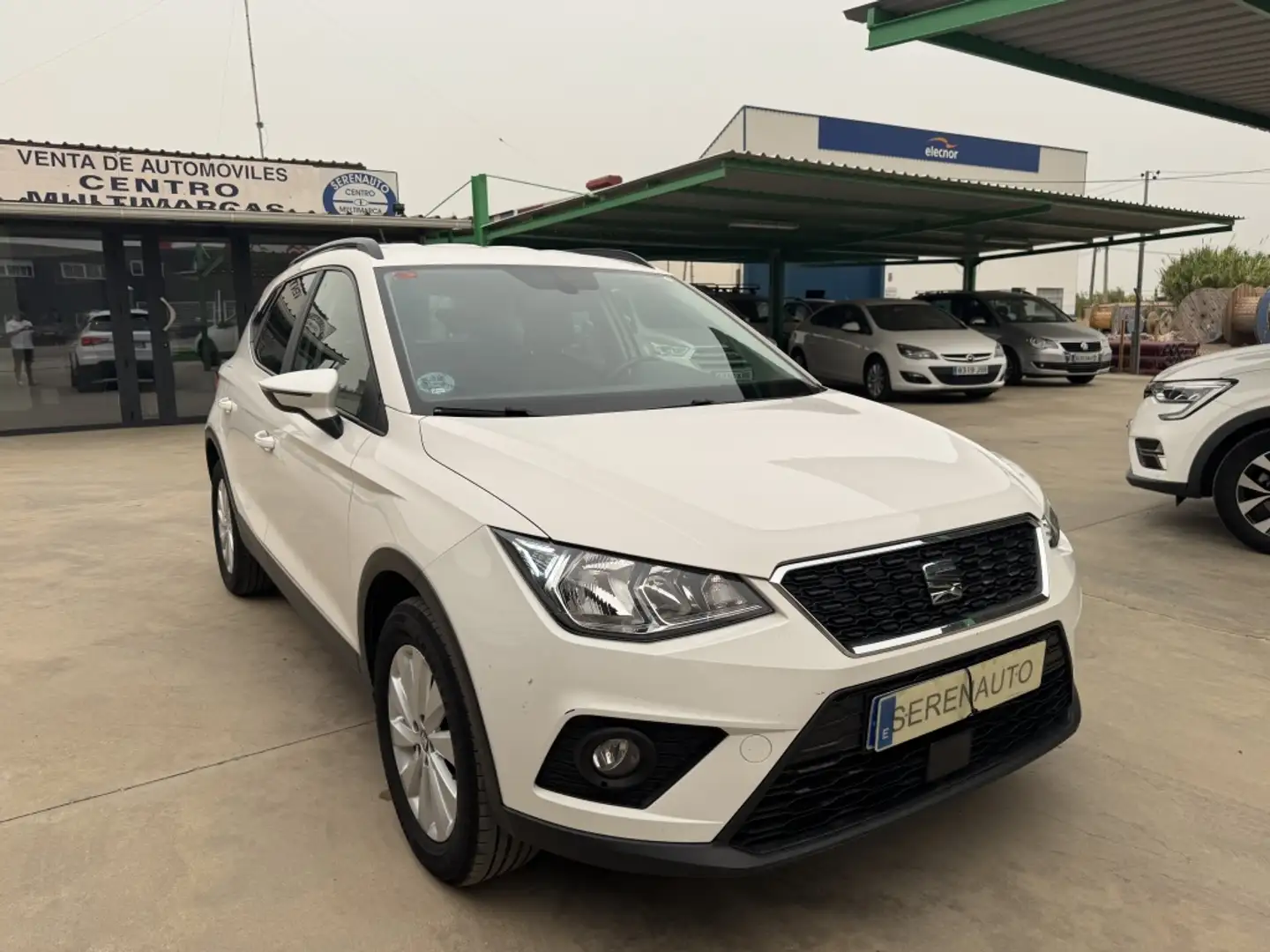 SEAT Arona 1.6TDI CR S&S Style 95 Weiß - 1