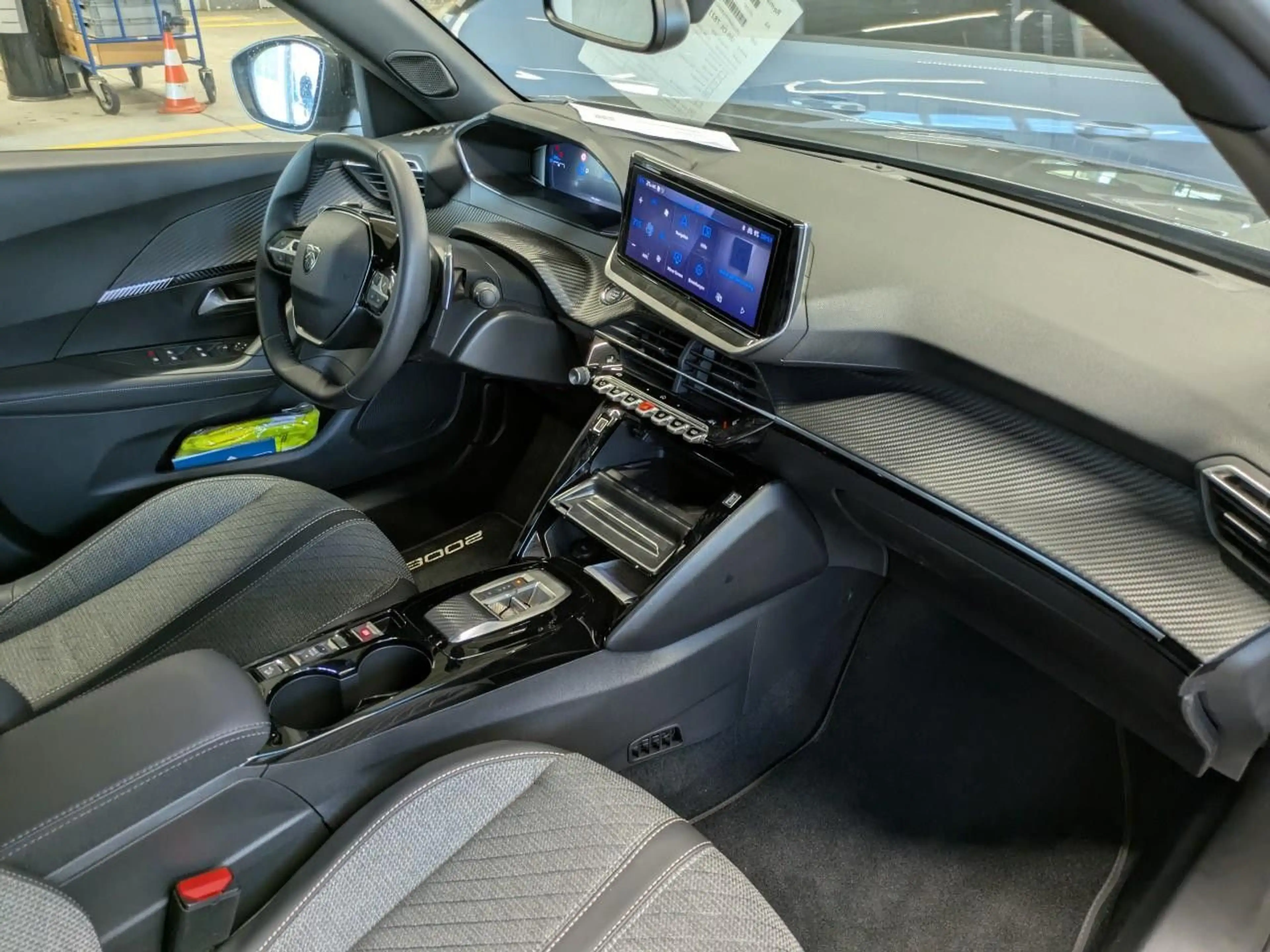 Peugeot 2008 Hybrid 145 Allure *AHK*PDC*DACHRELING* — photo 4