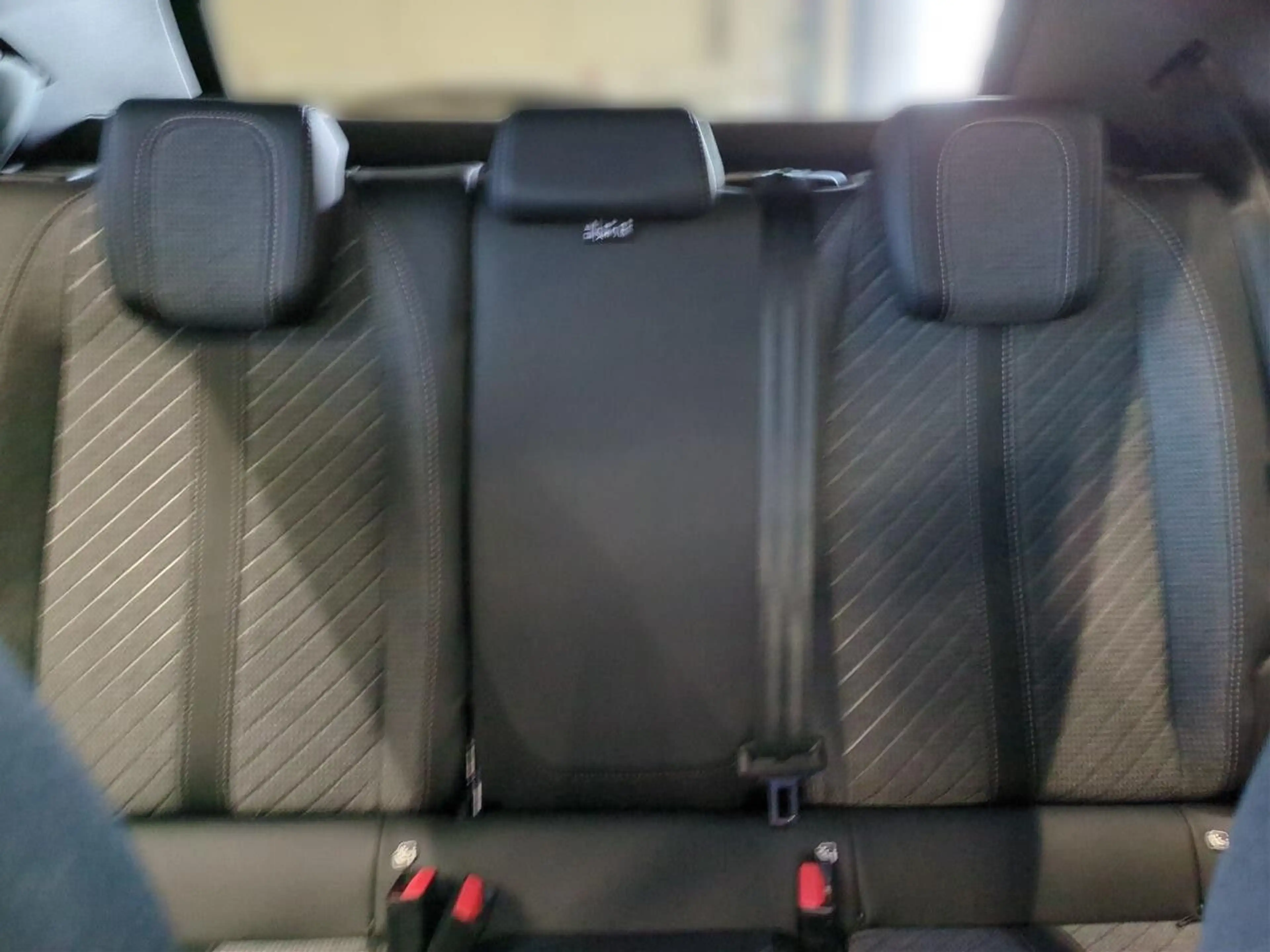 Peugeot 2008 Hybrid 145 Allure *AHK*PDC*DACHRELING* — photo 13