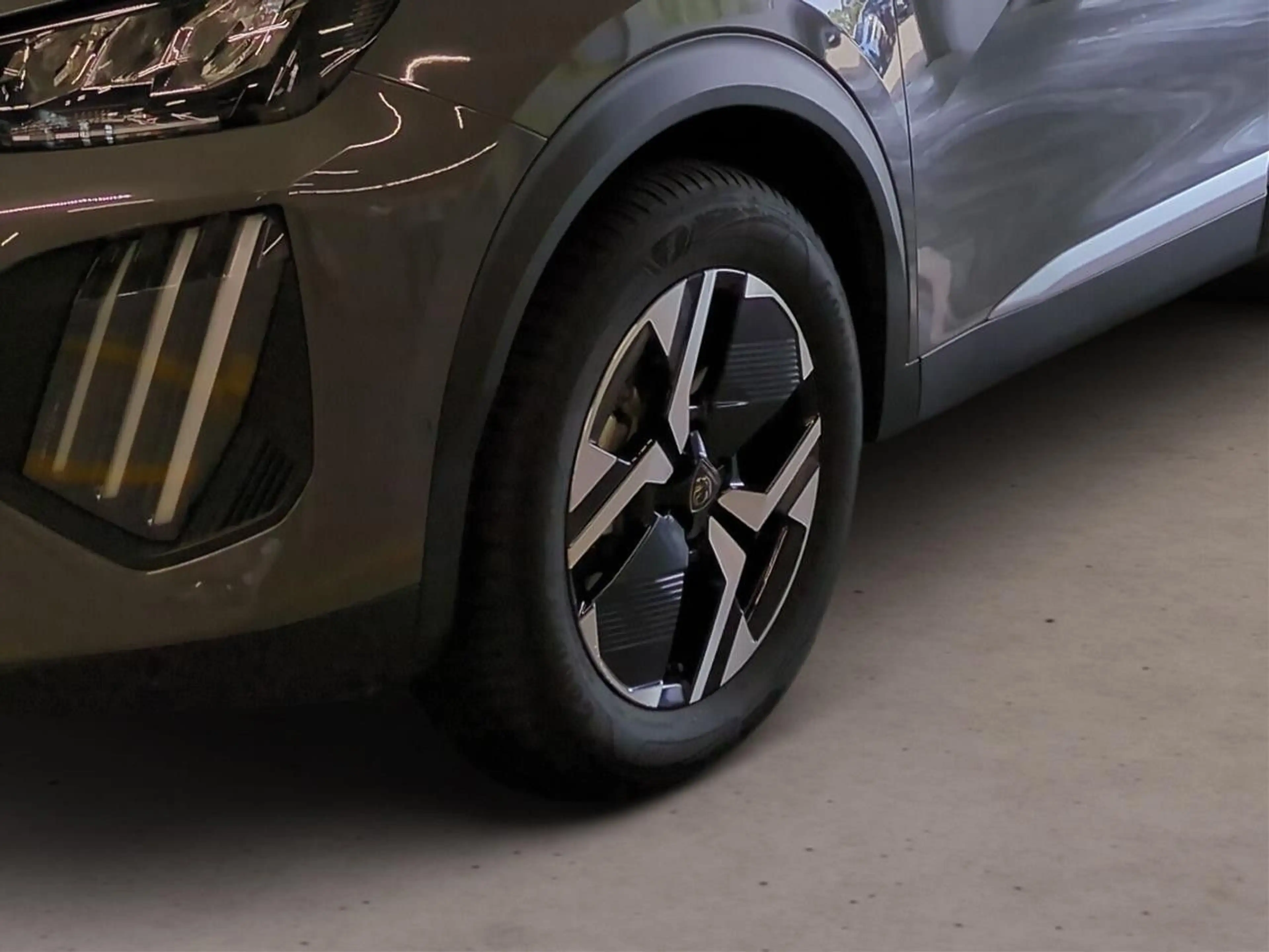 Peugeot 2008 Hybrid 145 Allure *AHK*PDC*DACHRELING* — photo 14