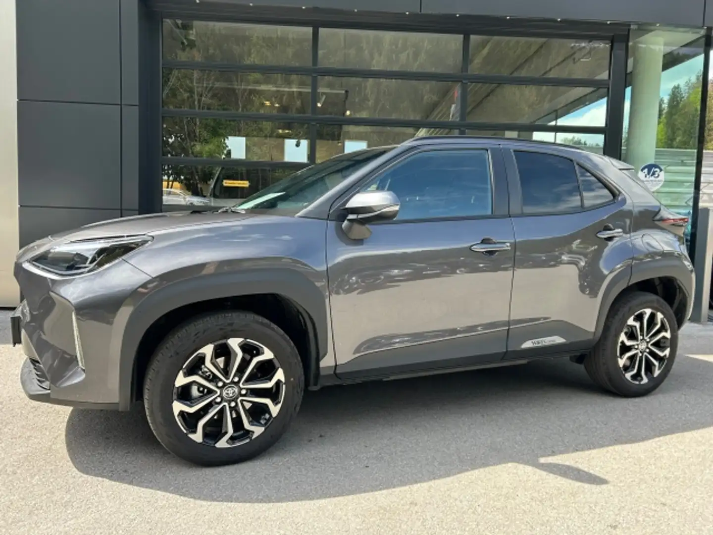 Toyota Yaris Cross Hybrid 4x4 Zilver - 1