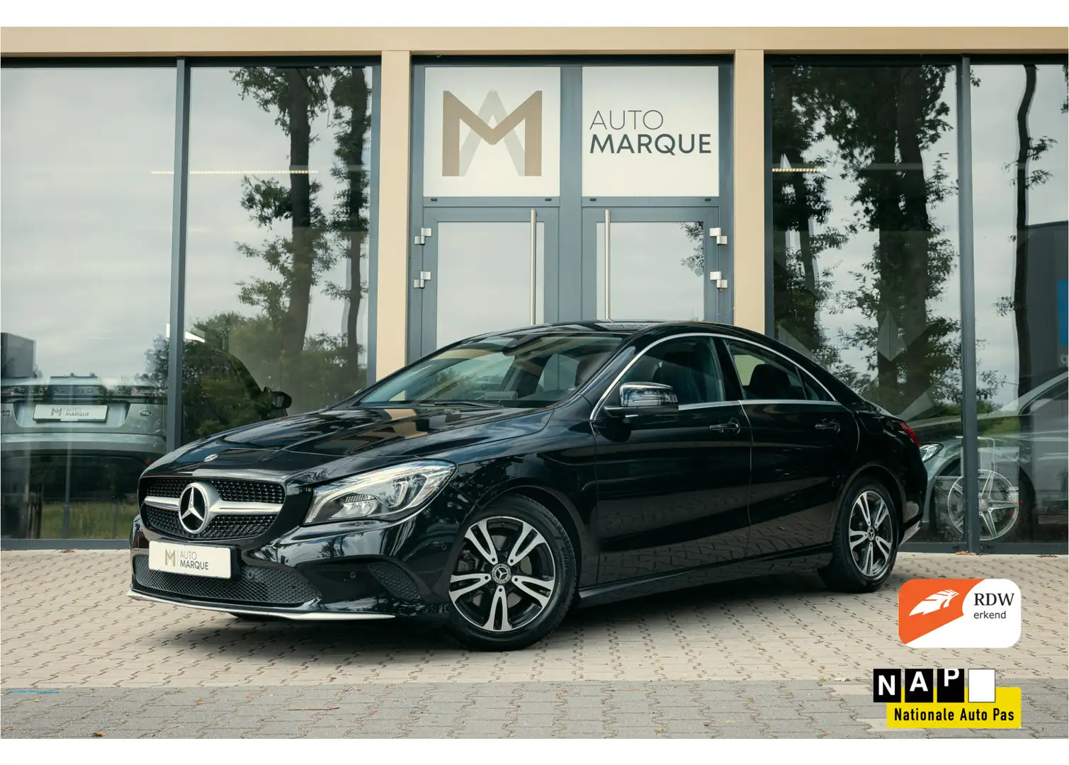 Mercedes-Benz CLA 180 Aut. 123PK Ambition | Navigatie | Sportstoelen | A Zwart - 1
