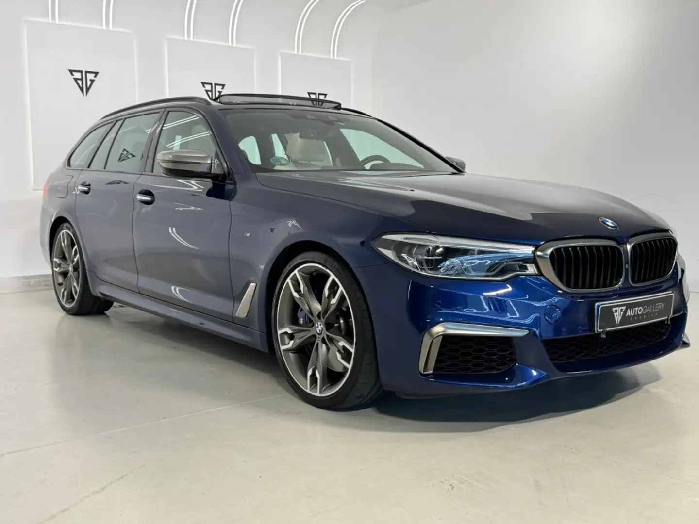 BMW M5 M550d xDrive plava - 2