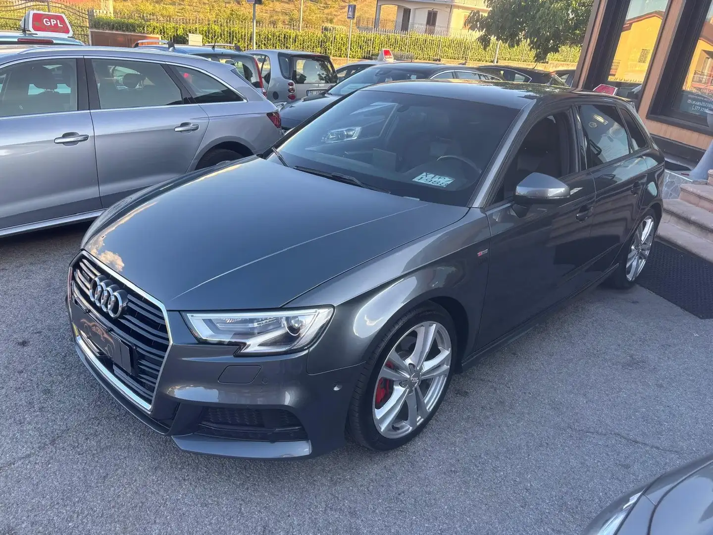 Audi A3 A3  2.0 CV 184 S. TRONIC QUATRO S-LINE Grau - 2