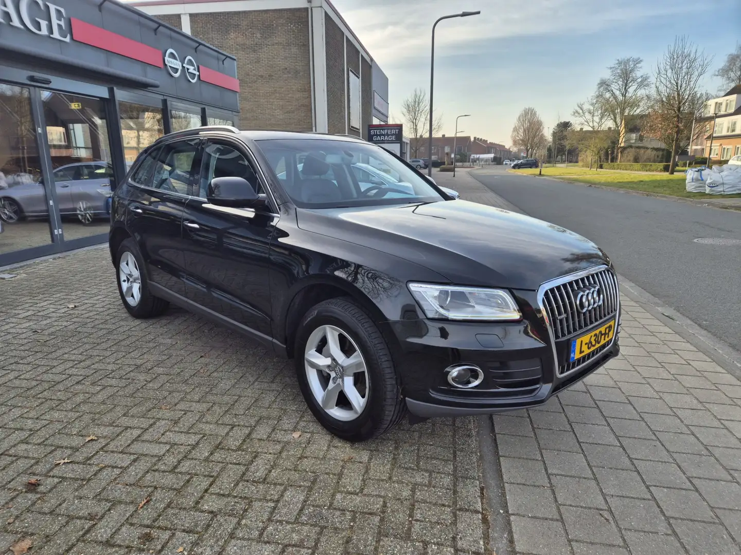 Audi Q5 2.0 TFSI quattro Schwarz - 2