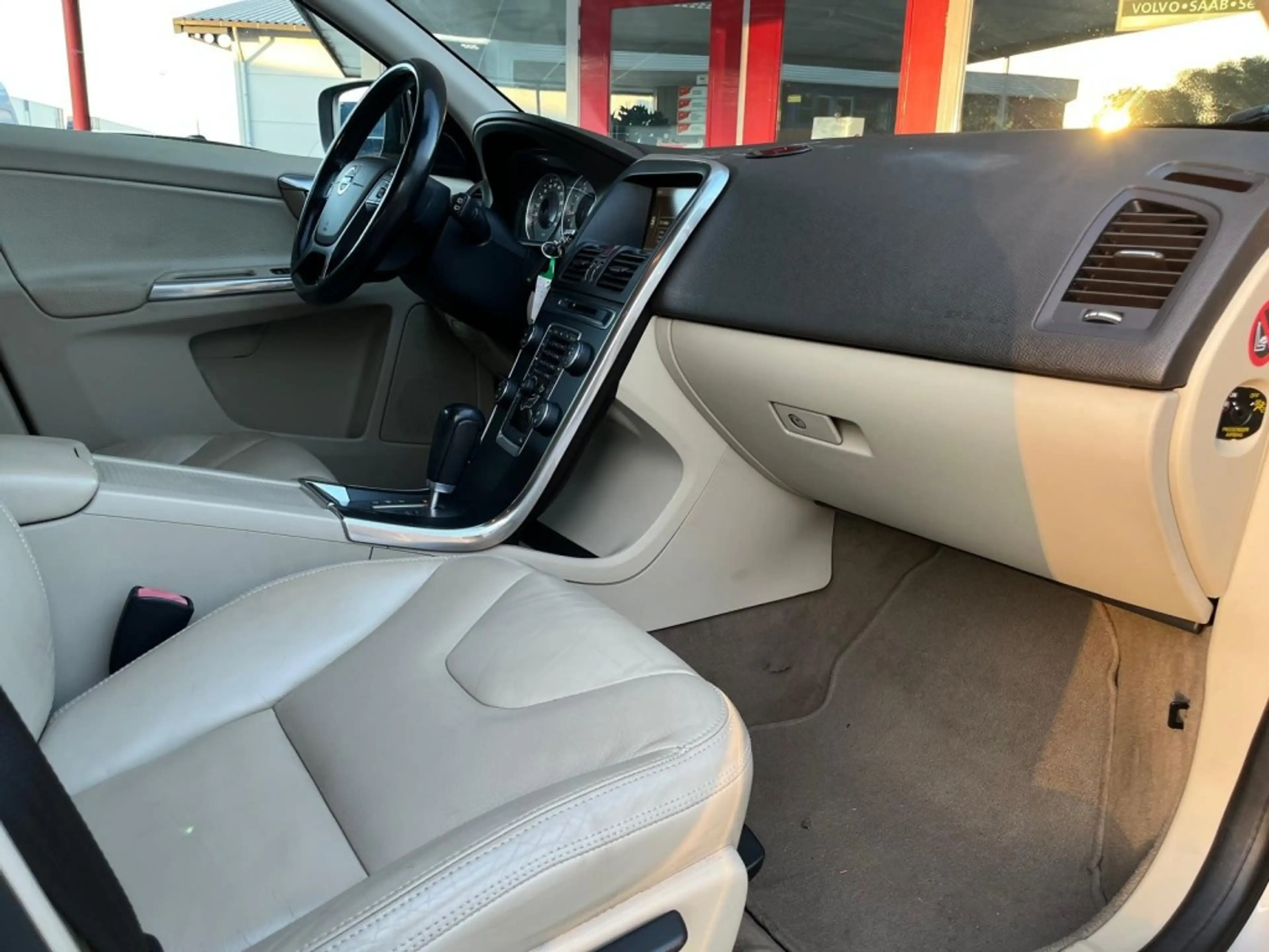 Volvo XC60 2.0T T5 Aut. 240PK Momentum Trekhaak/Bluethooth/St — photo 4