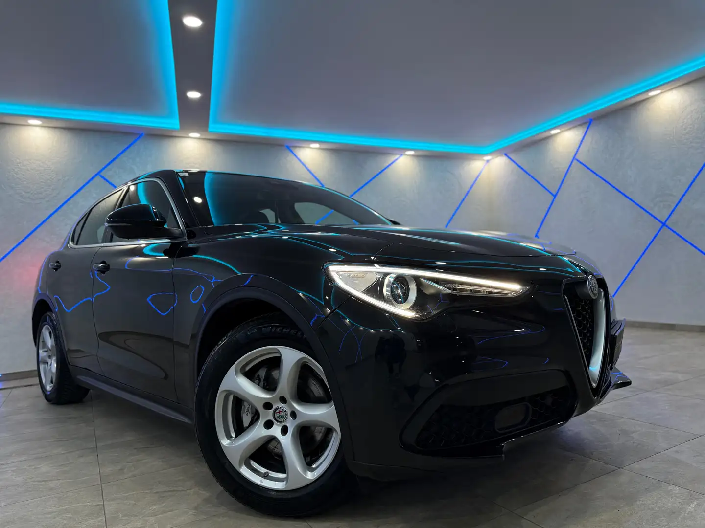Alfa Romeo Stelvio Stelvio 2,2 ATX RWD Super*LED*KAMERA*1.BESITZ* Schwarz - 1