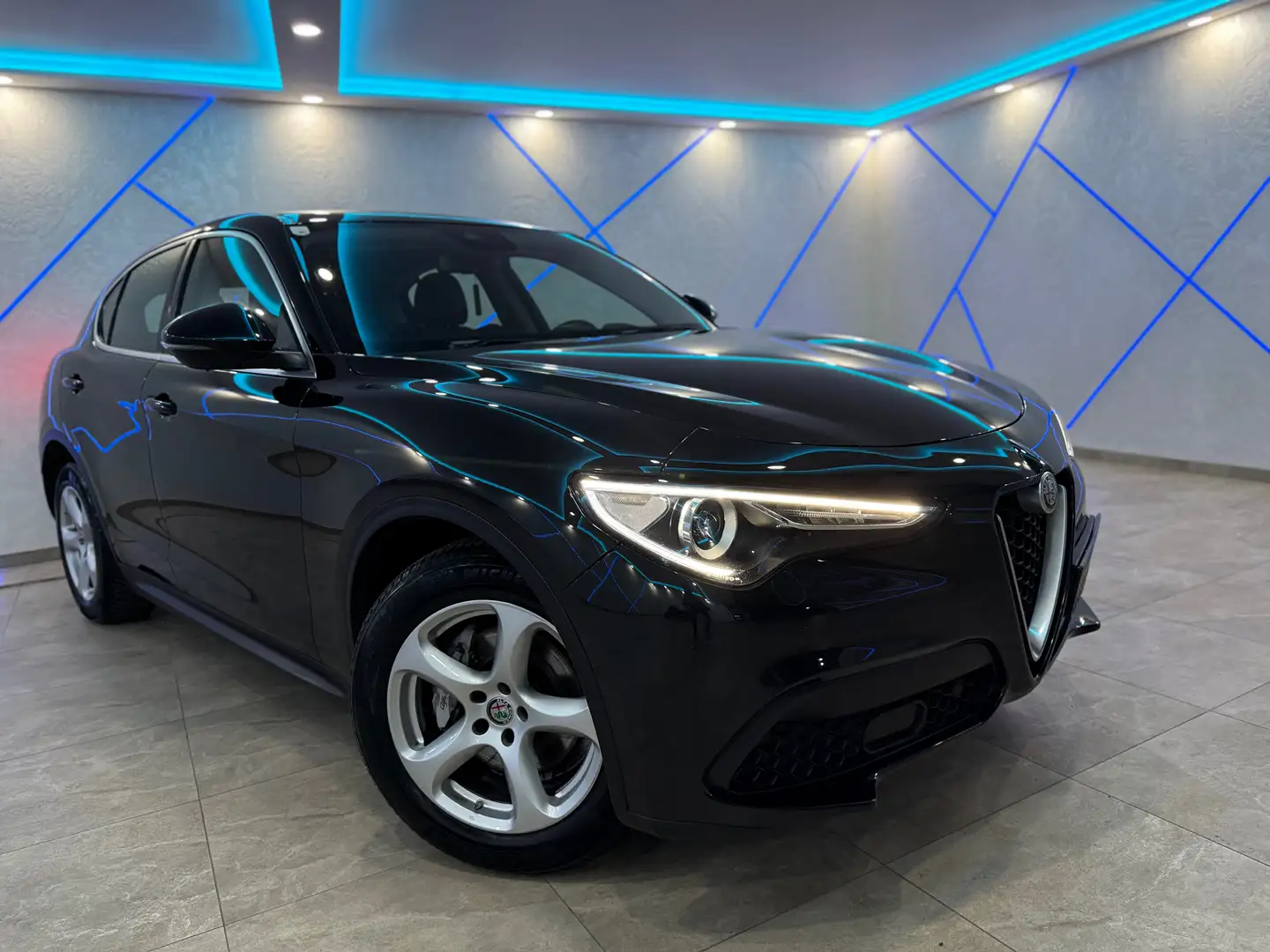 Alfa Romeo Stelvio Stelvio 2,2 ATX RWD Super*LED*KAMERA*1.BESITZ* Schwarz - 2