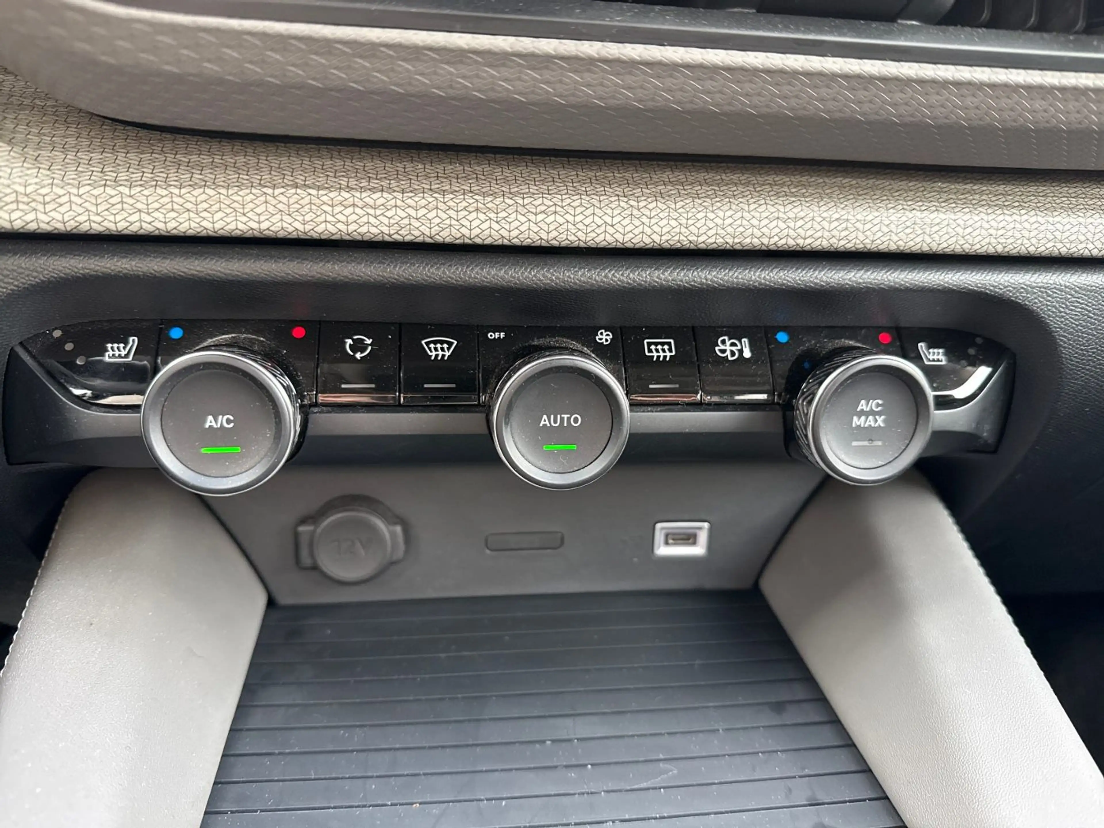 Citroen C5 X 1.6 225 S&S Shine Pack Navi+SD+SHZ+2xKlima — photo 15