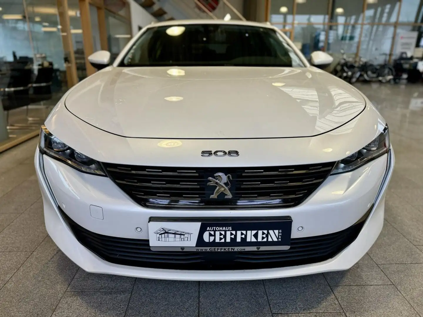 Peugeot 508 SW Plug-In Hybrid 225 e-EAT8 Allure, AHK! Navi bijela - 2