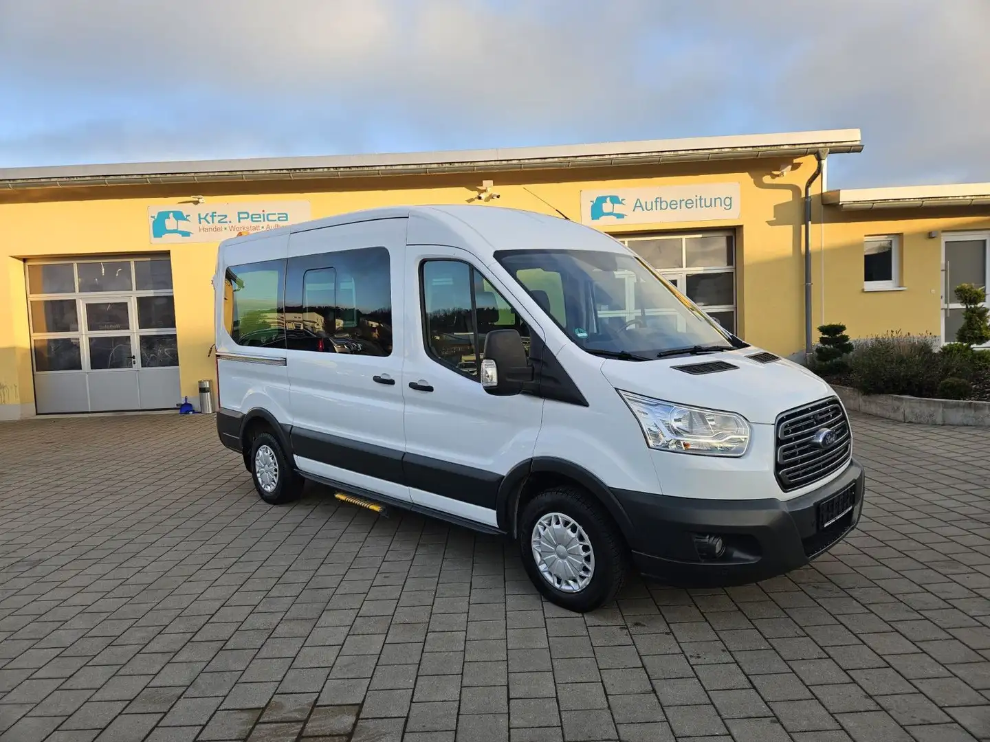 Ford Transit Kombi 310 L2 Trend*9Sitzer*Klima*AHK*PDC Weiß - 1