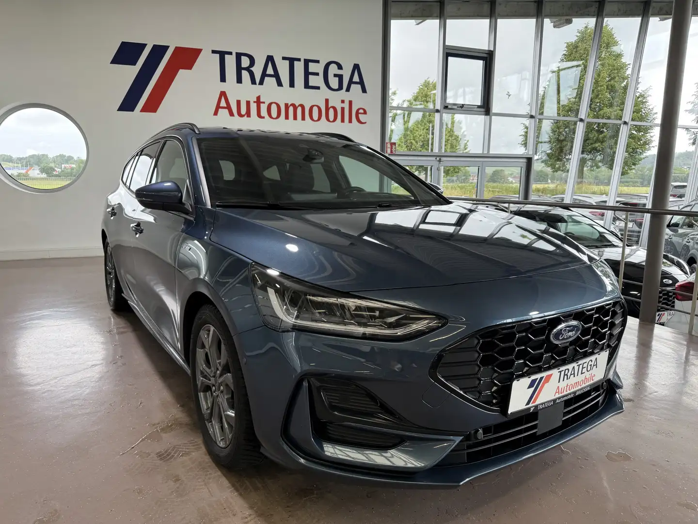 Ford Focus Turnier Ecoboost Hybrid ST-Line X HUD AHK Blau - 1