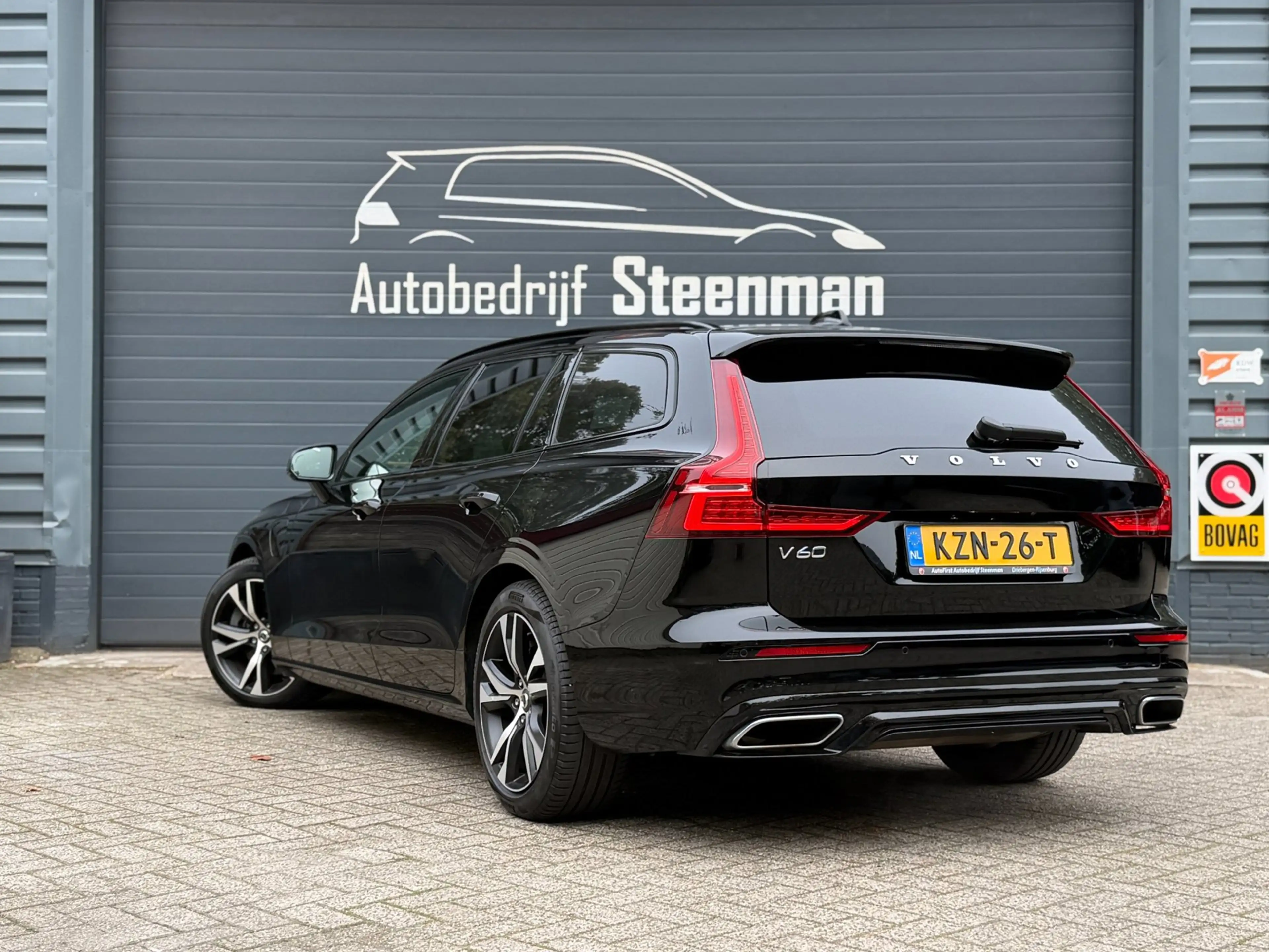 Volvo V60 2.0 T6 Recharge AWD R-Design | Pano | H&K | Camera — photo 9