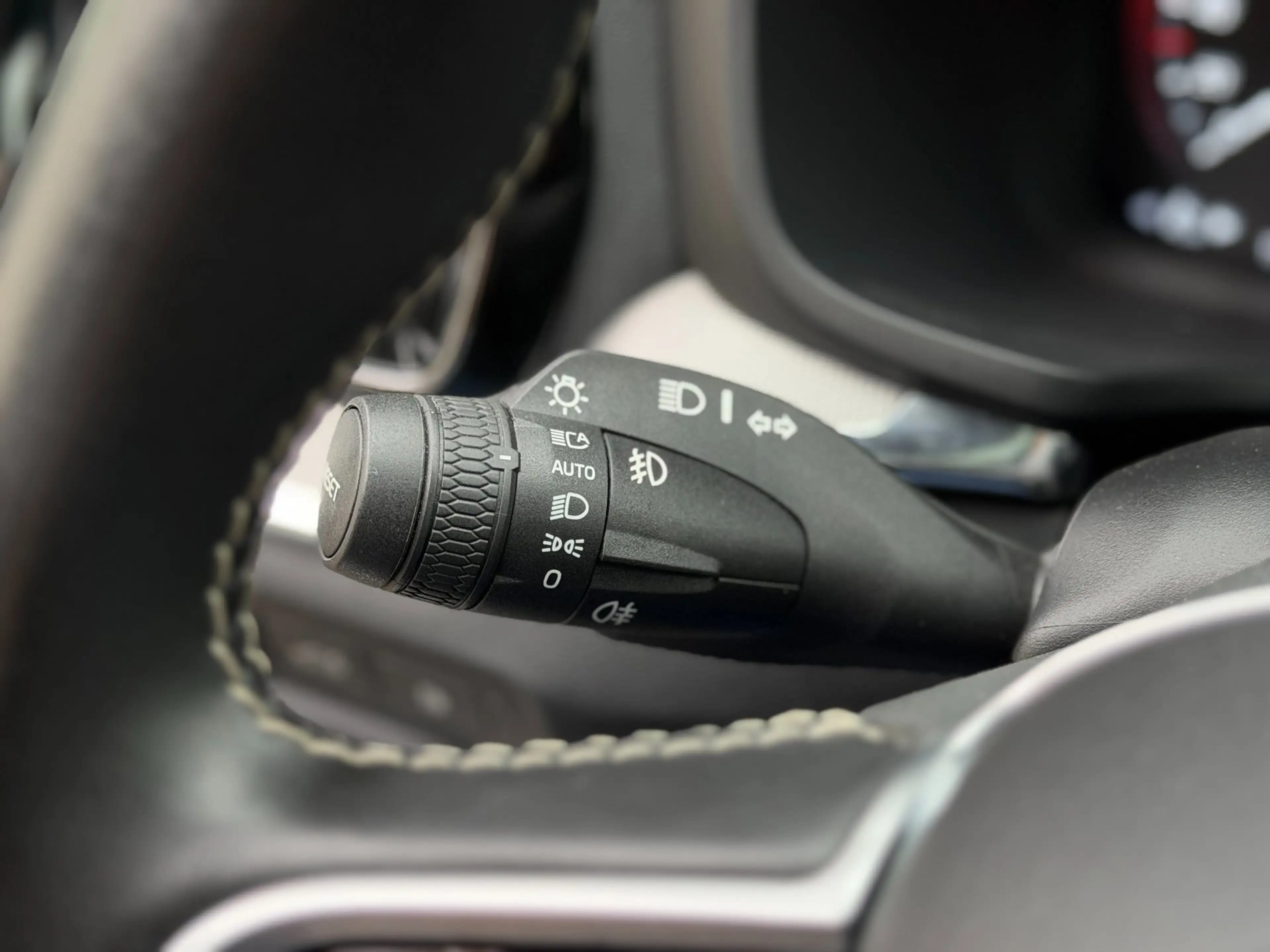 Volvo V60 2.0 T6 Recharge AWD R-Design | Pano | H&K | Camera — photo 31