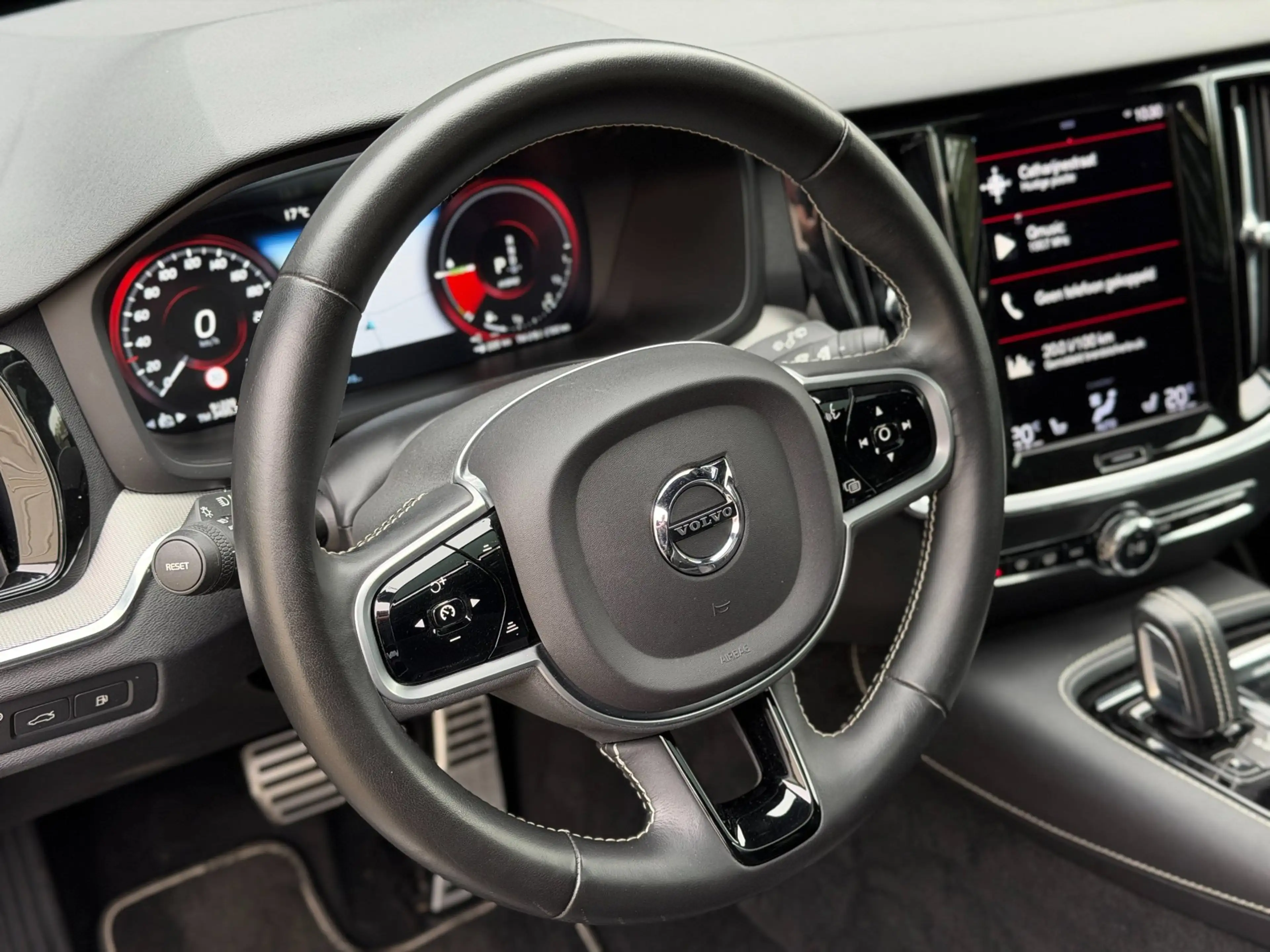 Volvo V60 2.0 T6 Recharge AWD R-Design | Pano | H&K | Camera — photo 25