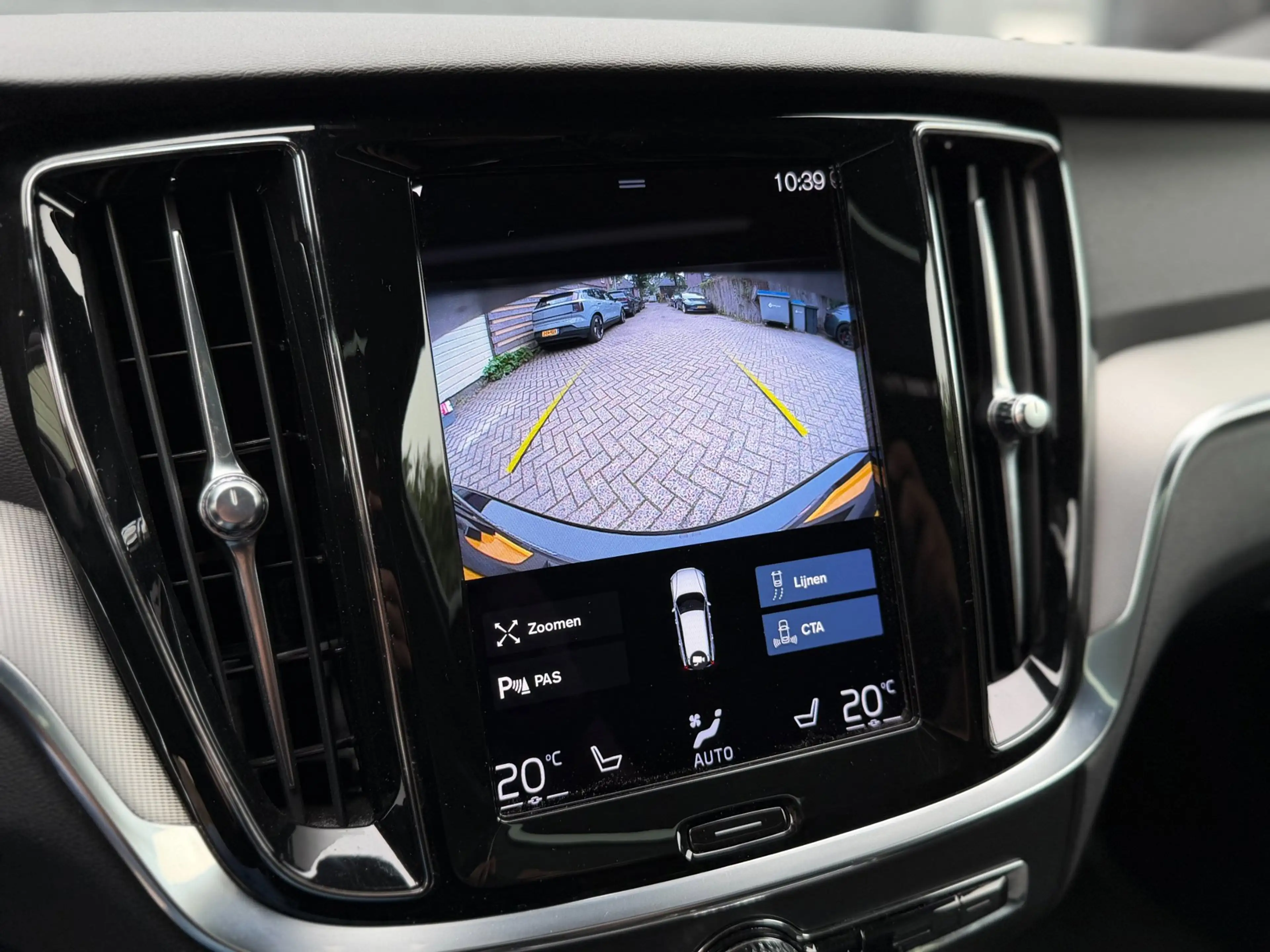 Volvo V60 2.0 T6 Recharge AWD R-Design | Pano | H&K | Camera — photo 40