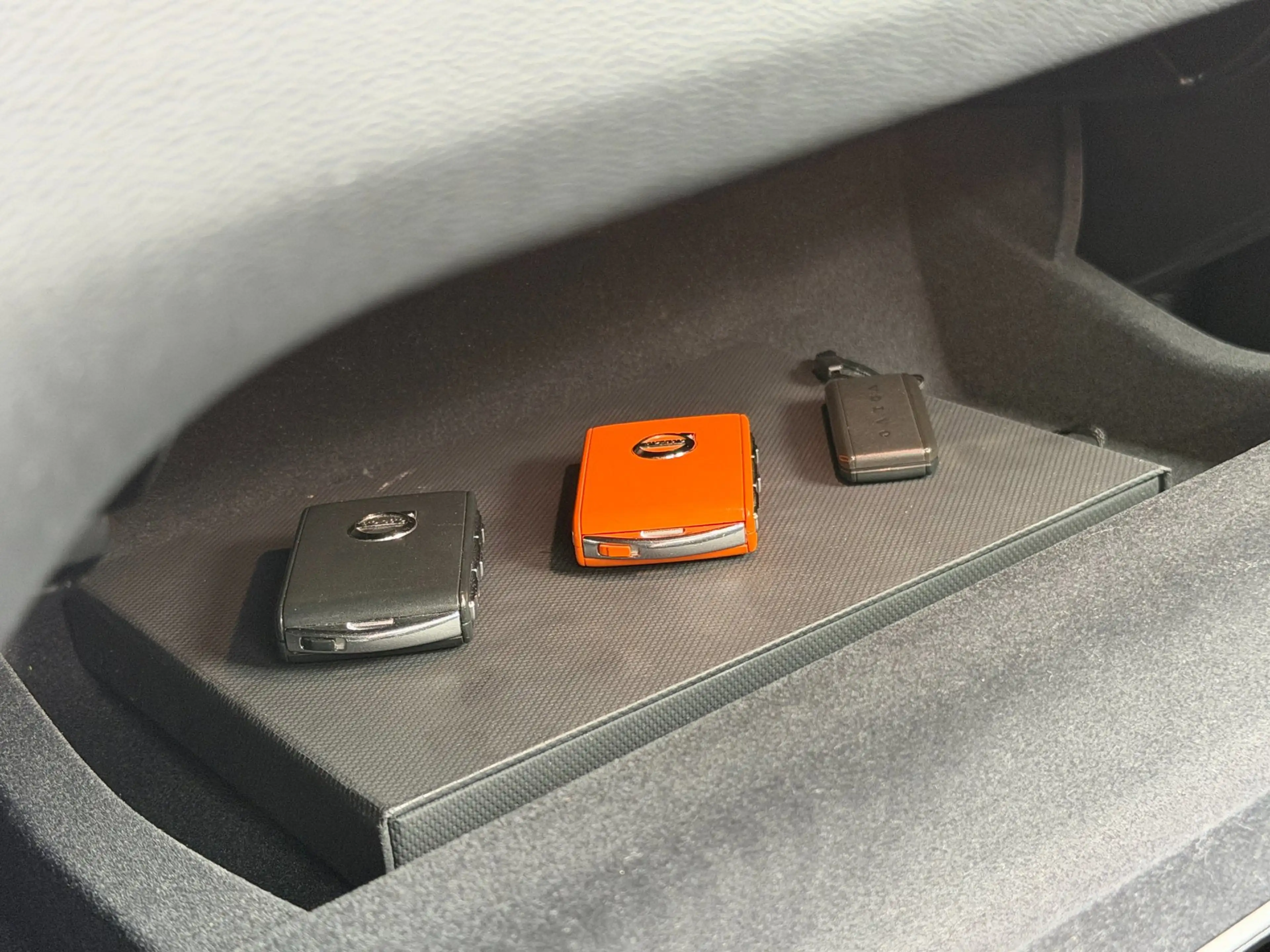 Volvo V60 2.0 T6 Recharge AWD R-Design | Pano | H&K | Camera — photo 46