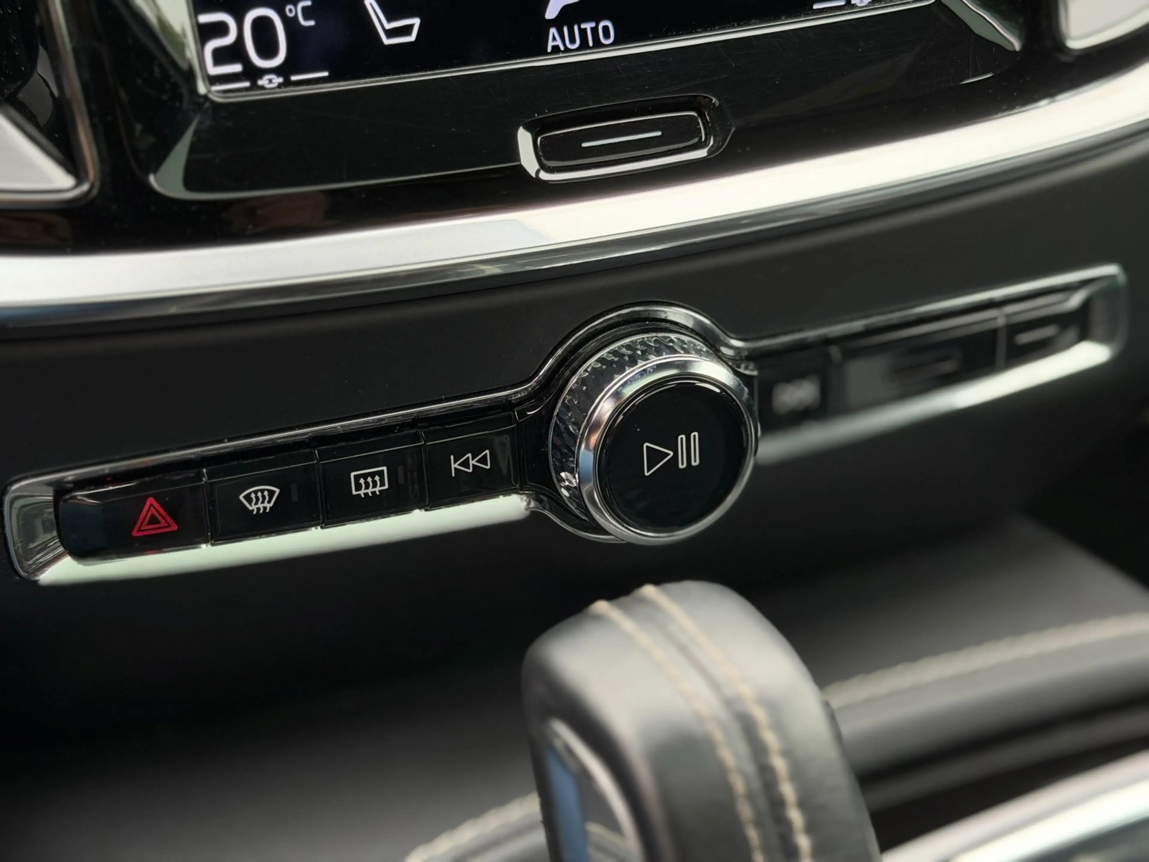 Volvo V60 2.0 T6 Recharge AWD R-Design | Pano | H&K | Camera — photo 38