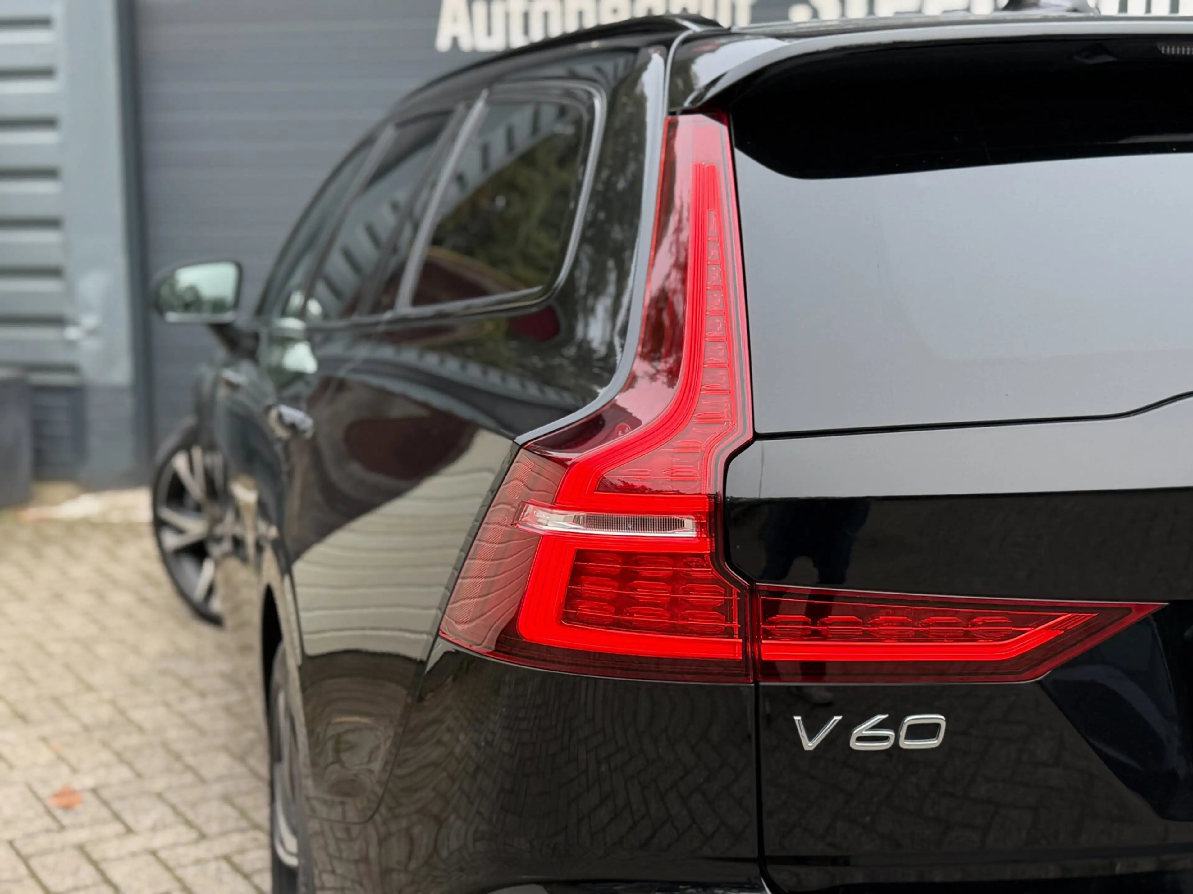 Volvo V60 2.0 T6 Recharge AWD R-Design | Pano | H&K | Camera — photo 15