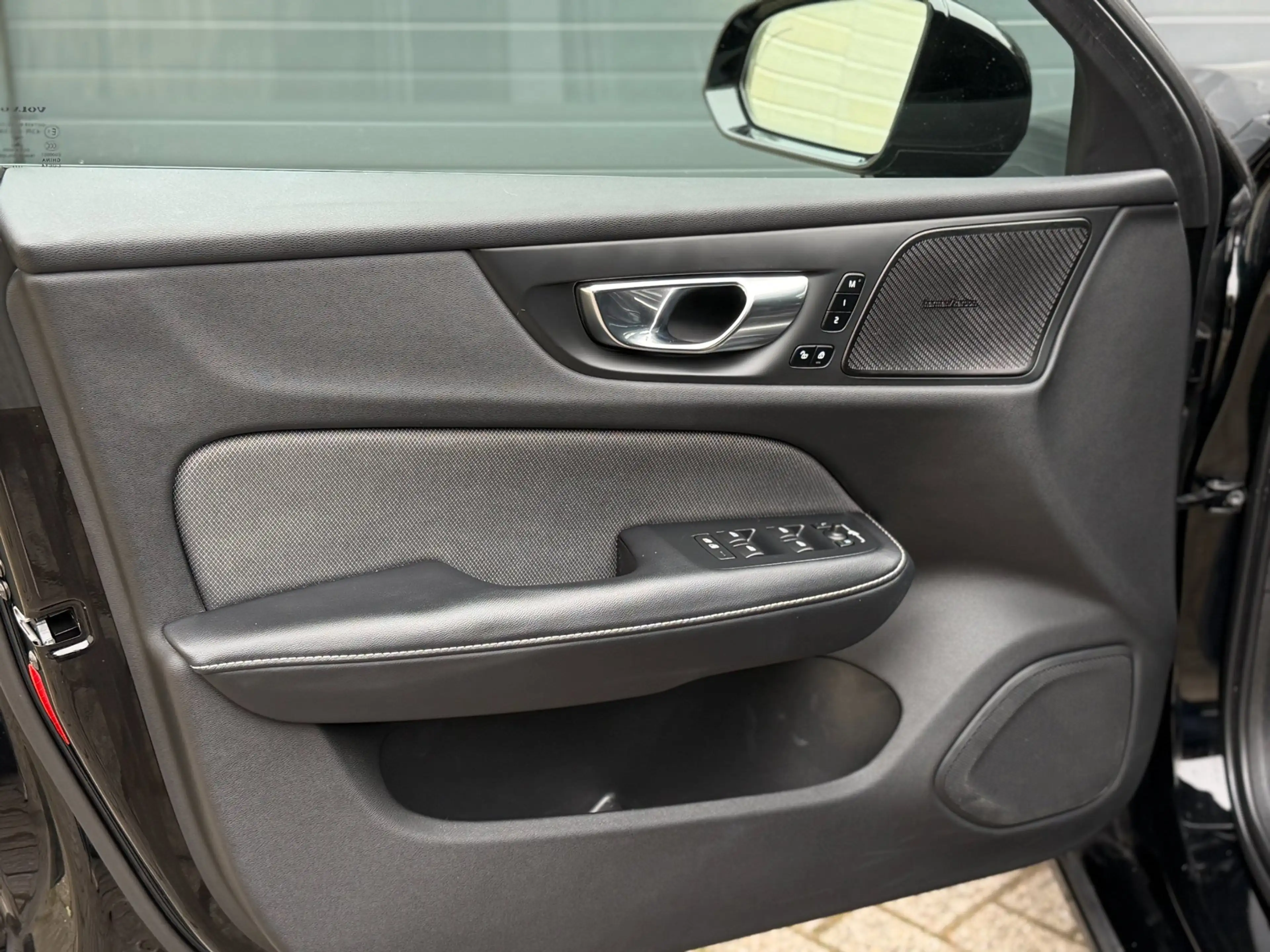 Volvo V60 2.0 T6 Recharge AWD R-Design | Pano | H&K | Camera — photo 20