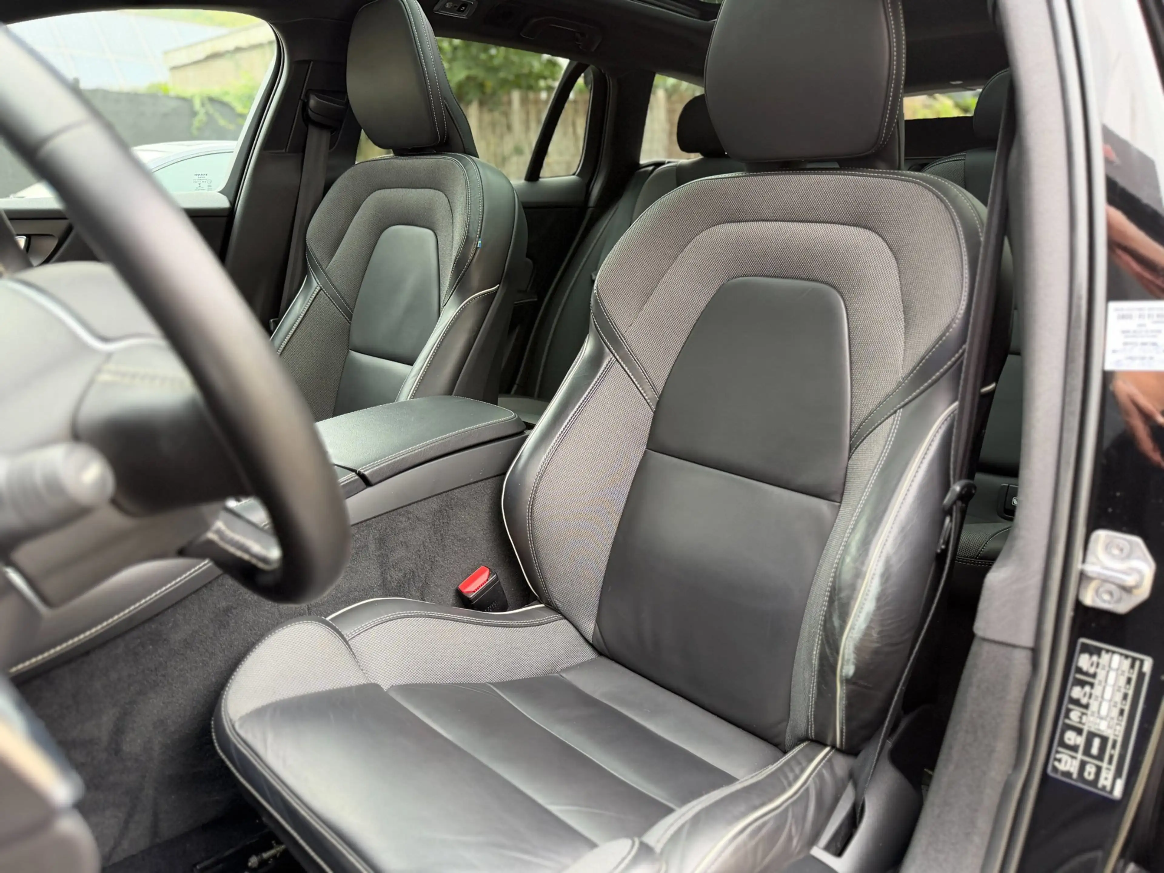 Volvo V60 2.0 T6 Recharge AWD R-Design | Pano | H&K | Camera — photo 30