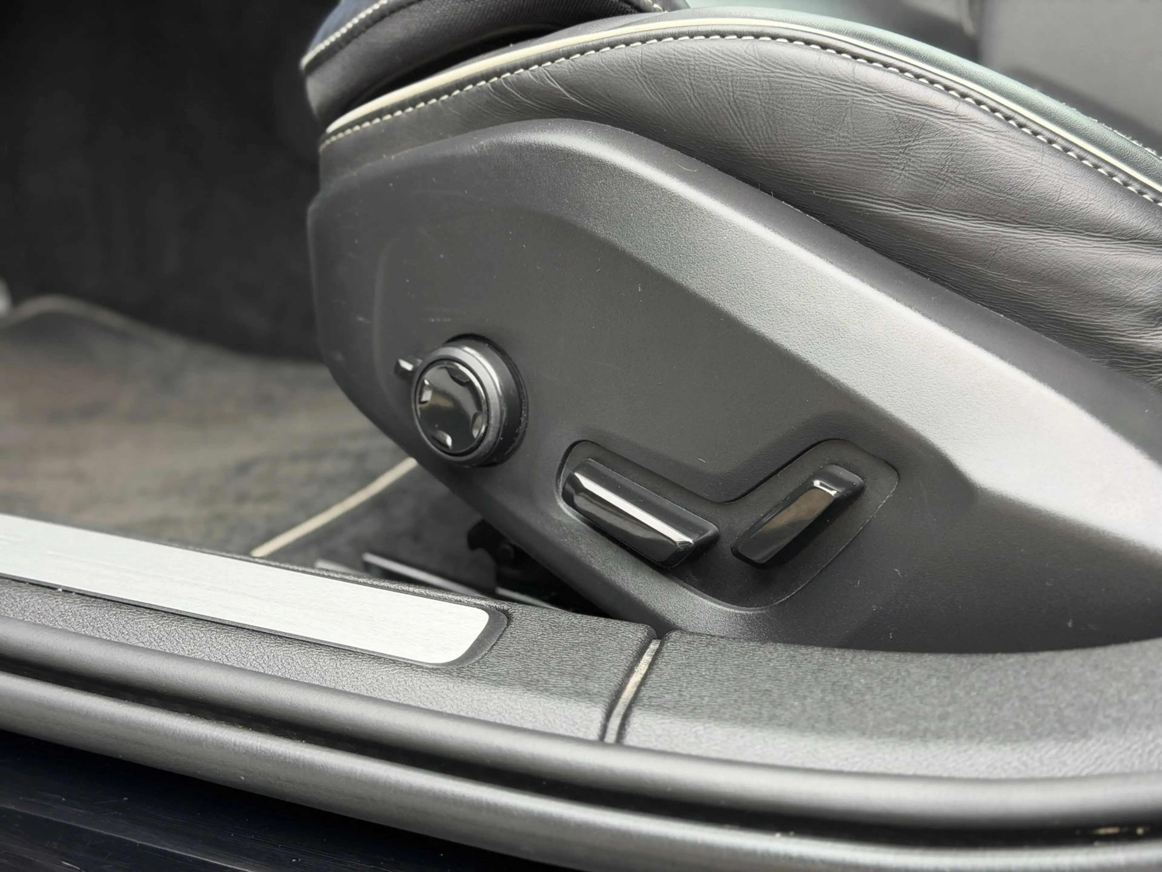 Volvo V60 2.0 T6 Recharge AWD R-Design | Pano | H&K | Camera — photo 28