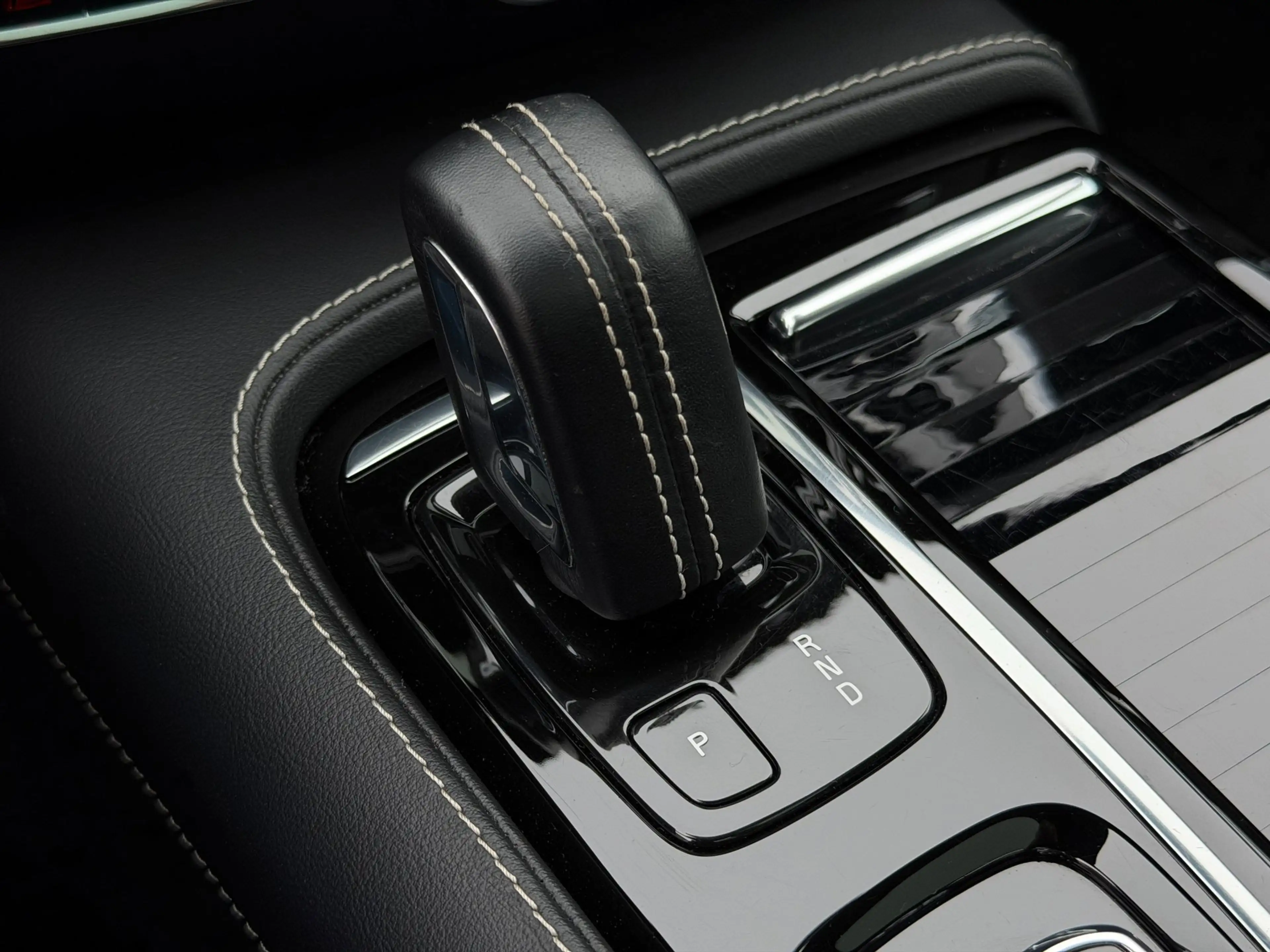 Volvo V60 2.0 T6 Recharge AWD R-Design | Pano | H&K | Camera — photo 37
