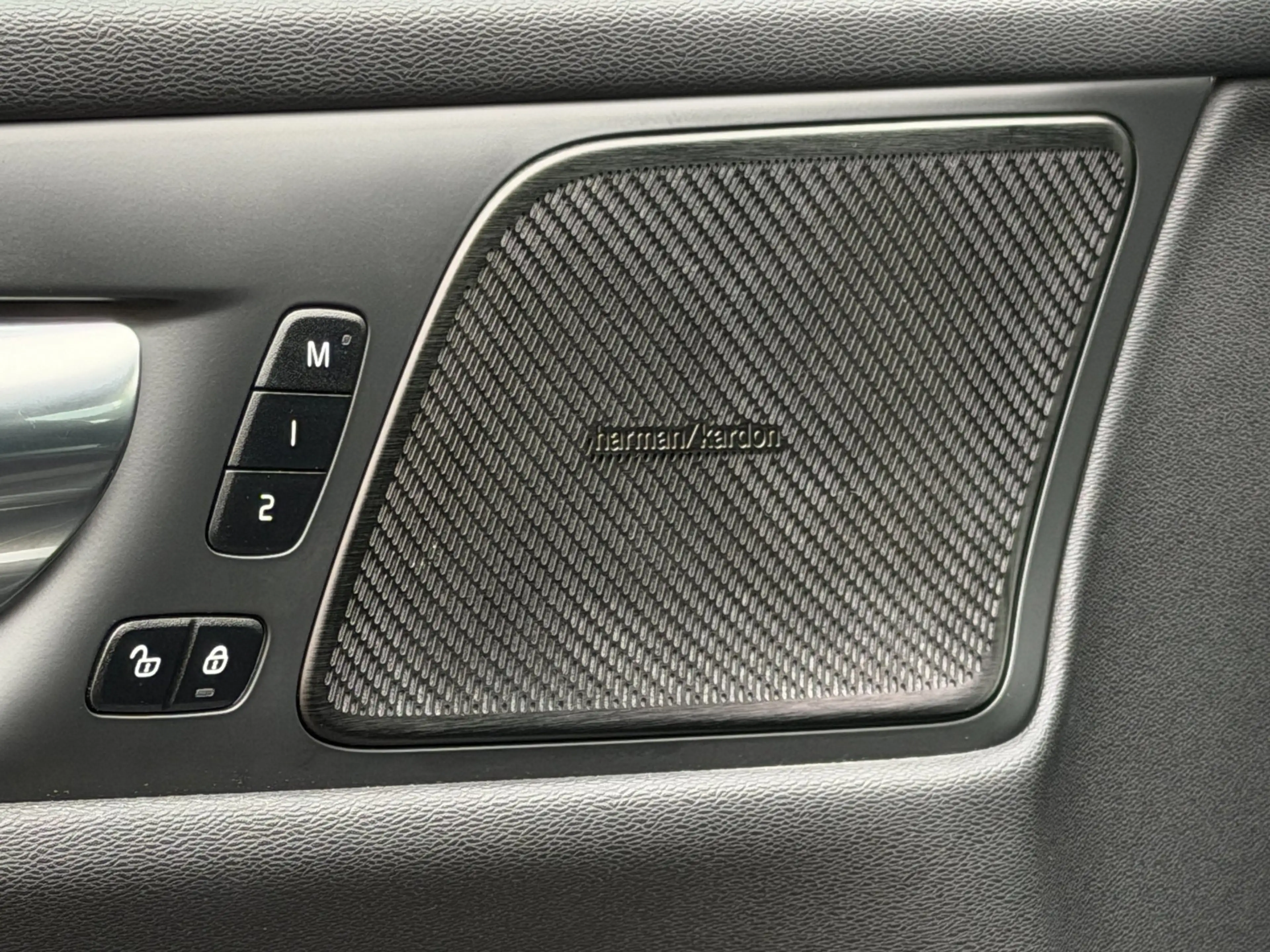 Volvo V60 2.0 T6 Recharge AWD R-Design | Pano | H&K | Camera — photo 23