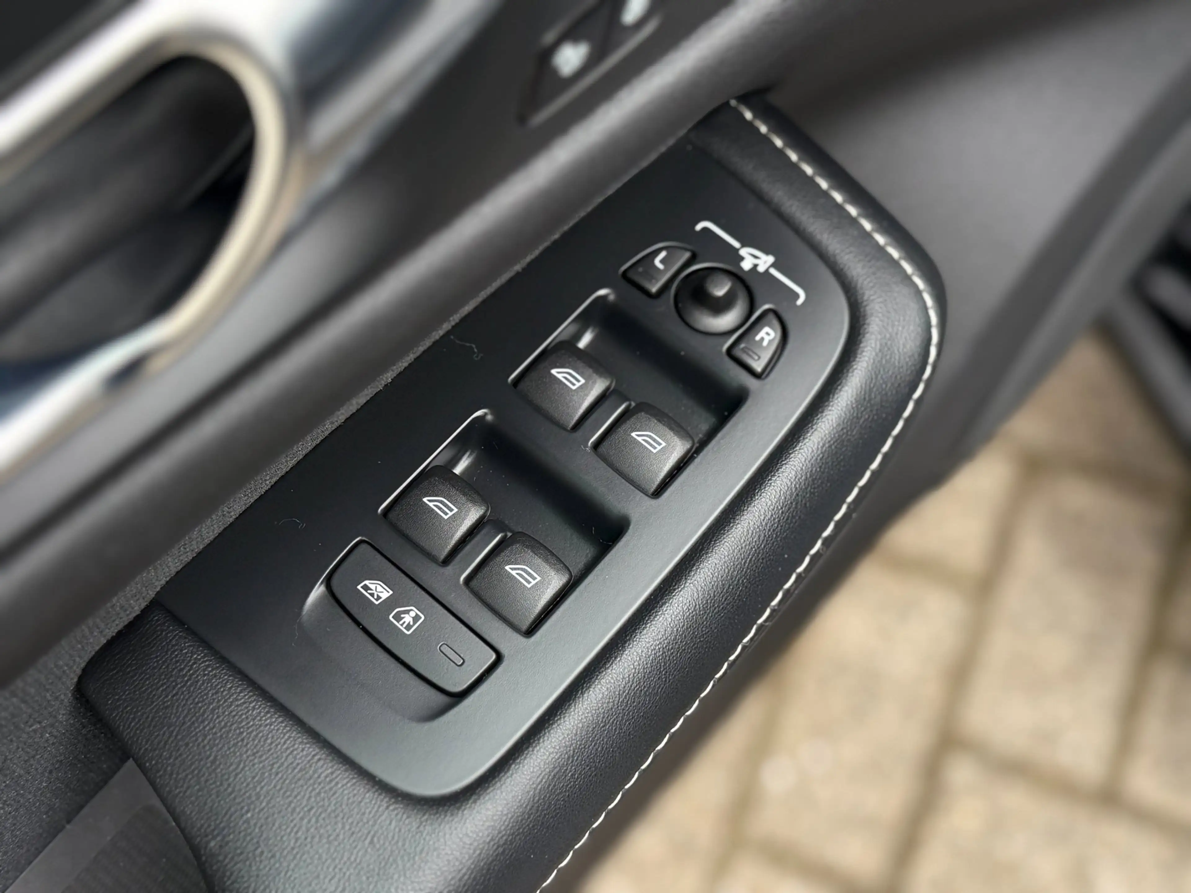 Volvo V60 2.0 T6 Recharge AWD R-Design | Pano | H&K | Camera — photo 21