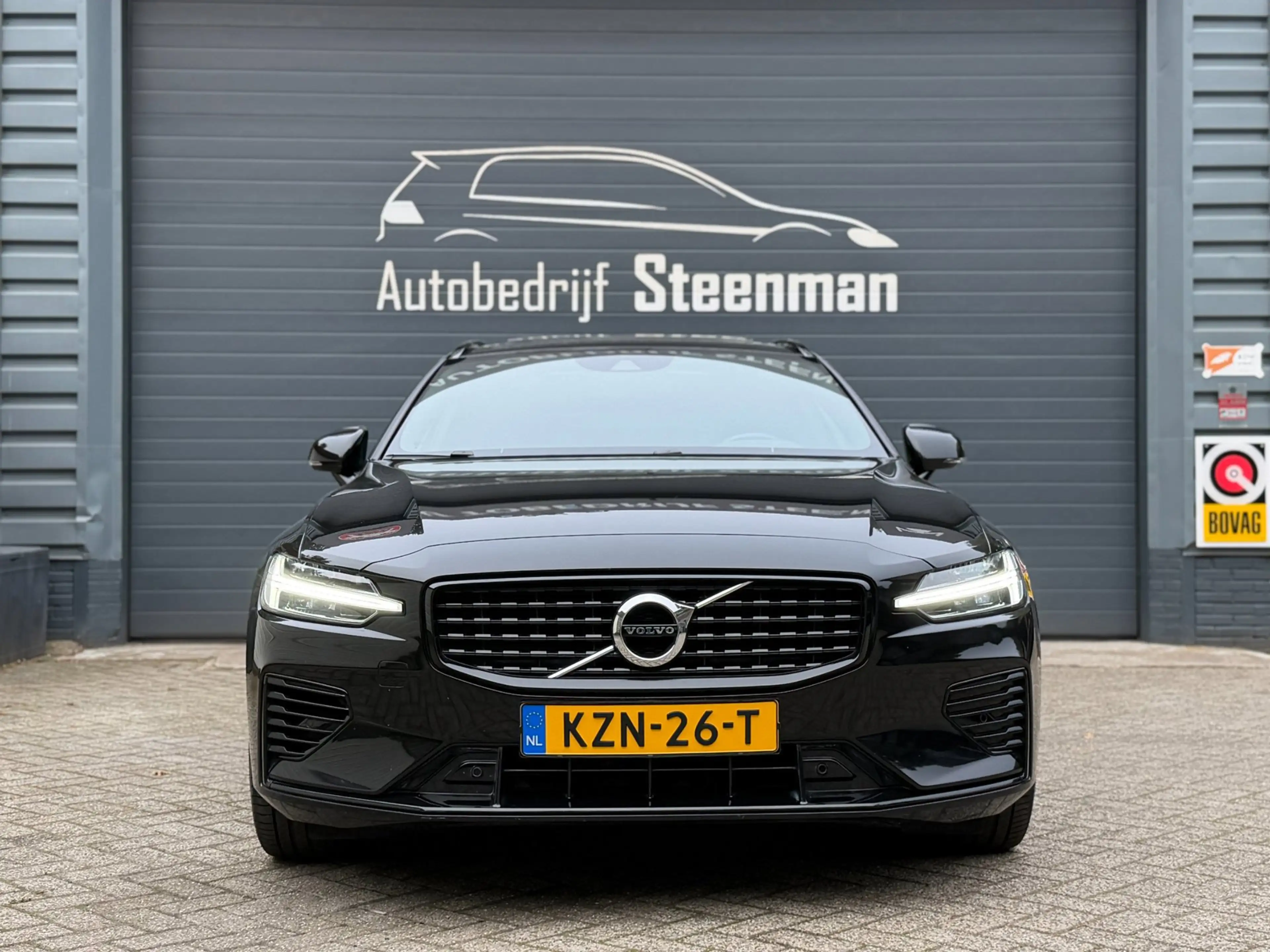 Volvo V60 2.0 T6 Recharge AWD R-Design | Pano | H&K | Camera — photo 14