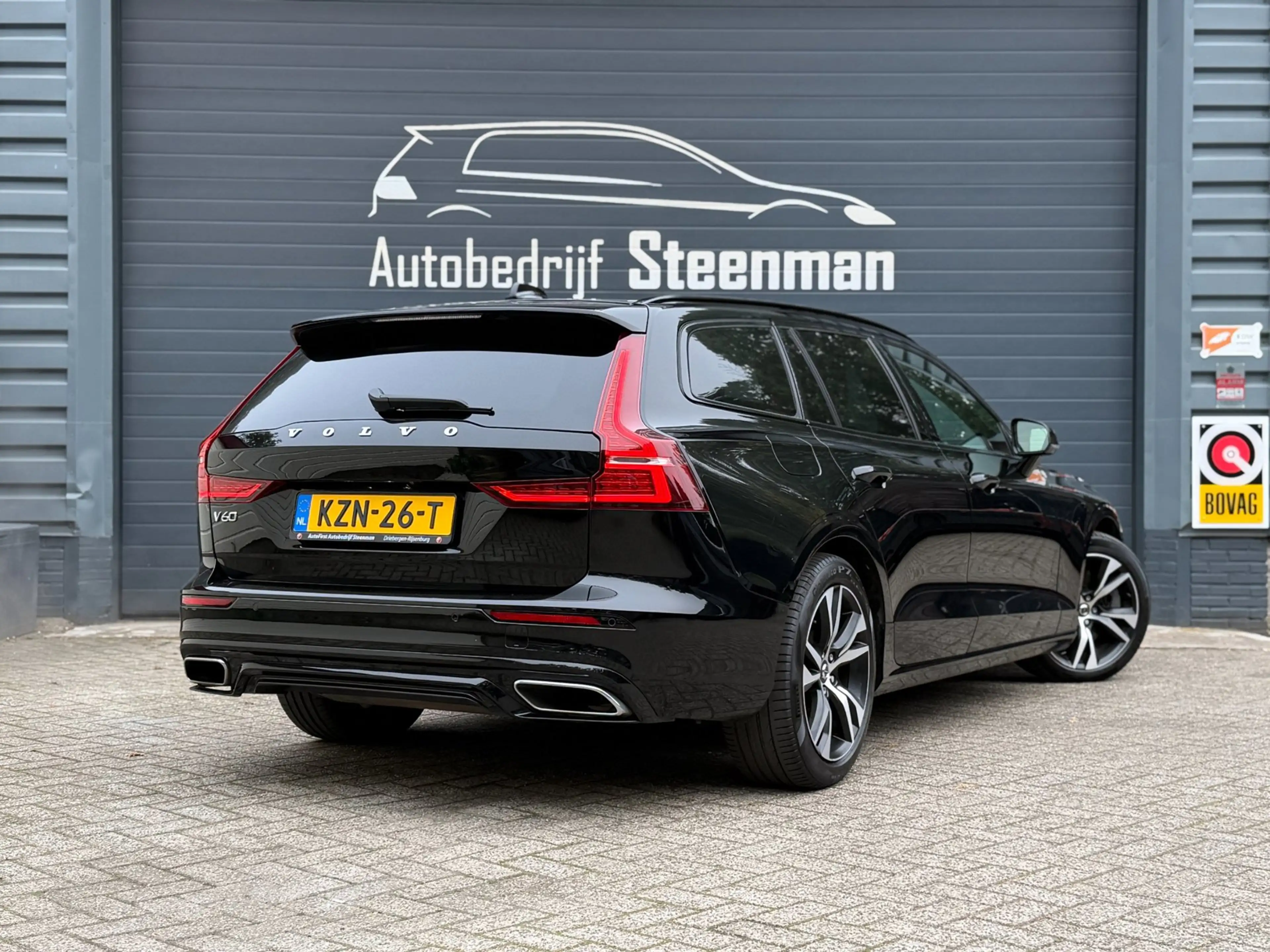 Volvo V60 2.0 T6 Recharge AWD R-Design | Pano | H&K | Camera — photo 2