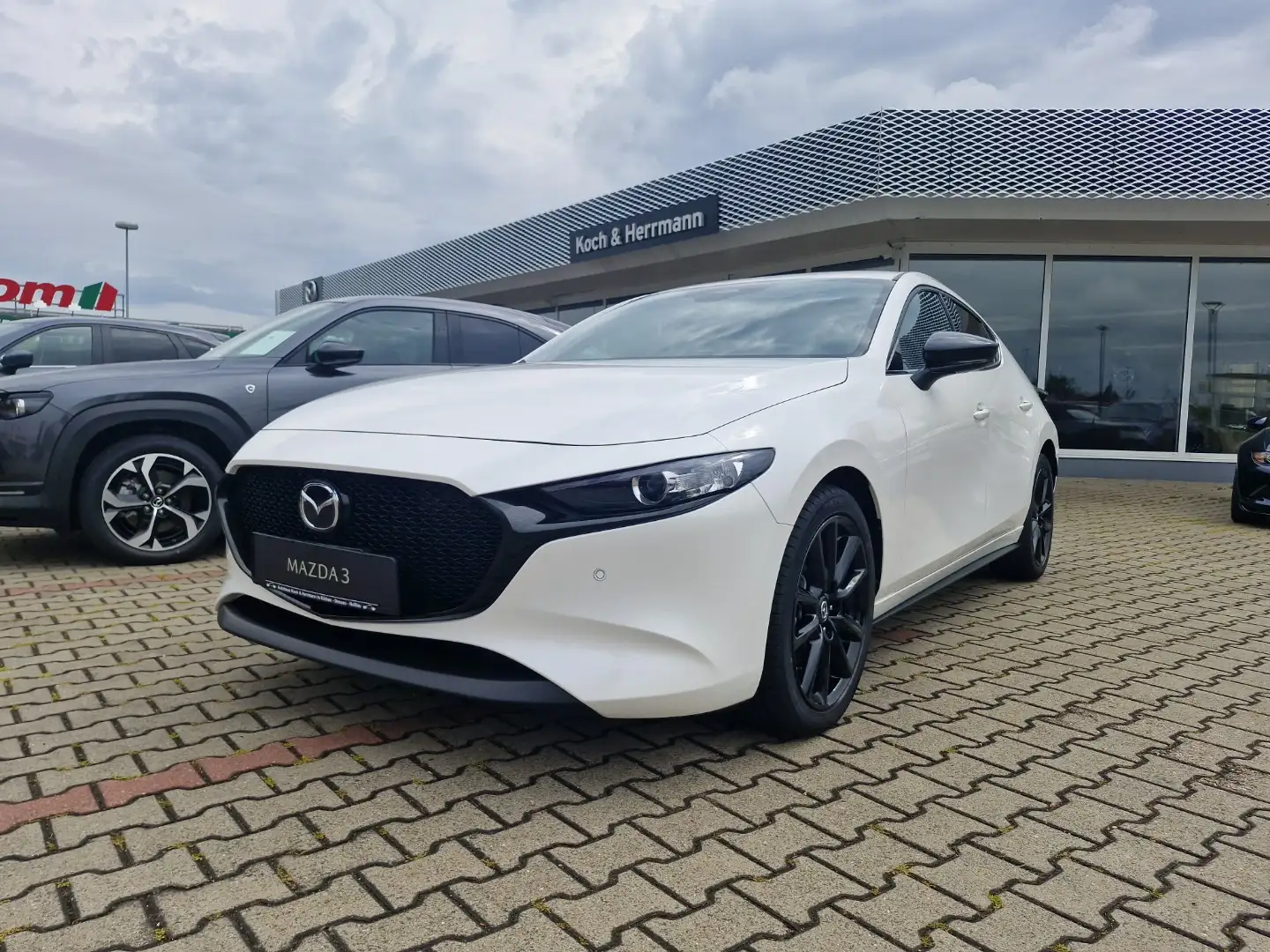 Mazda 3 2.5L e-SKYACTIV G 140ps Nagisa Automatik Weiß - 1