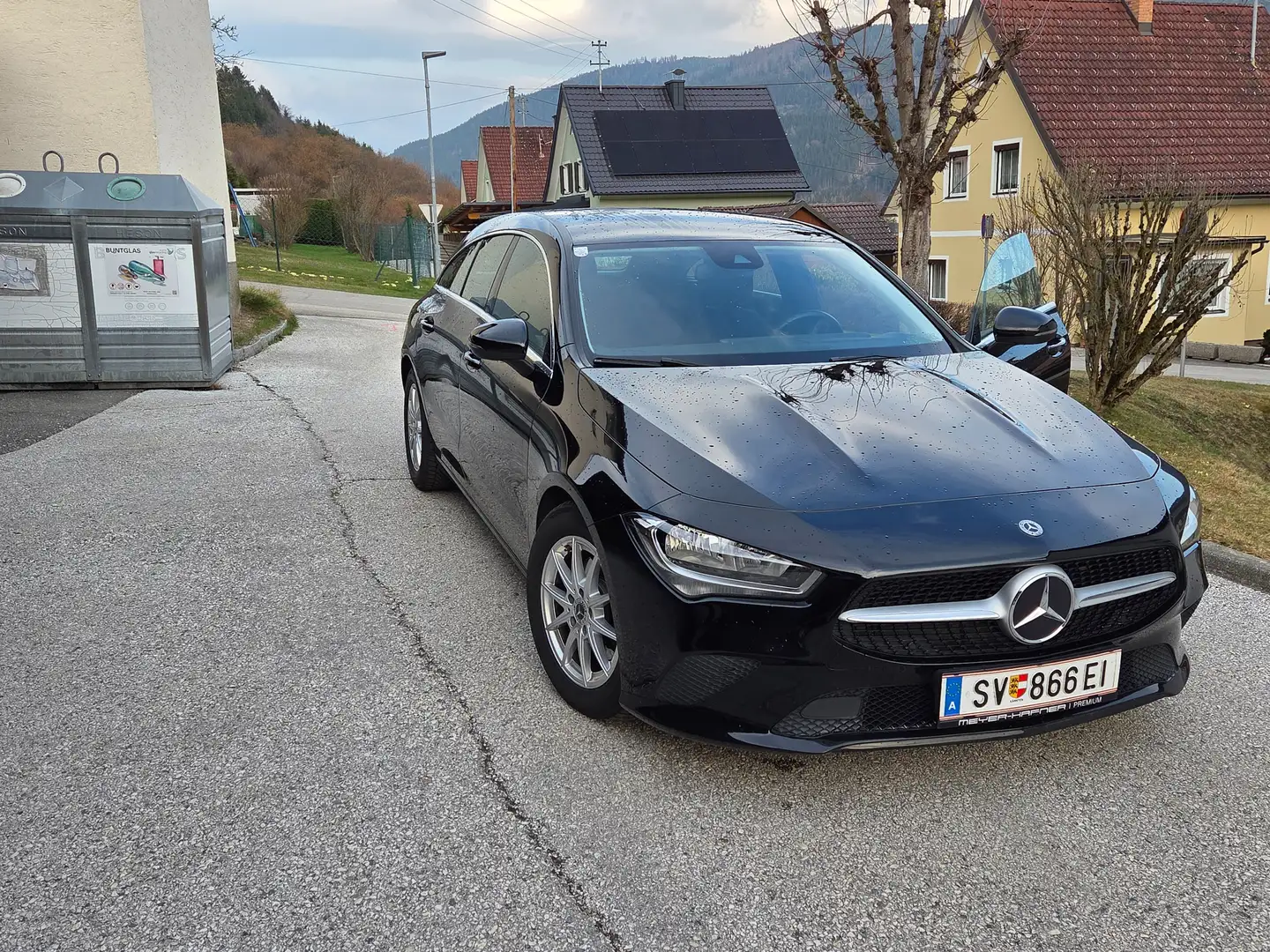 Mercedes-Benz CLA 180 CLA 180 d Shooting Brake Schwarz - 1