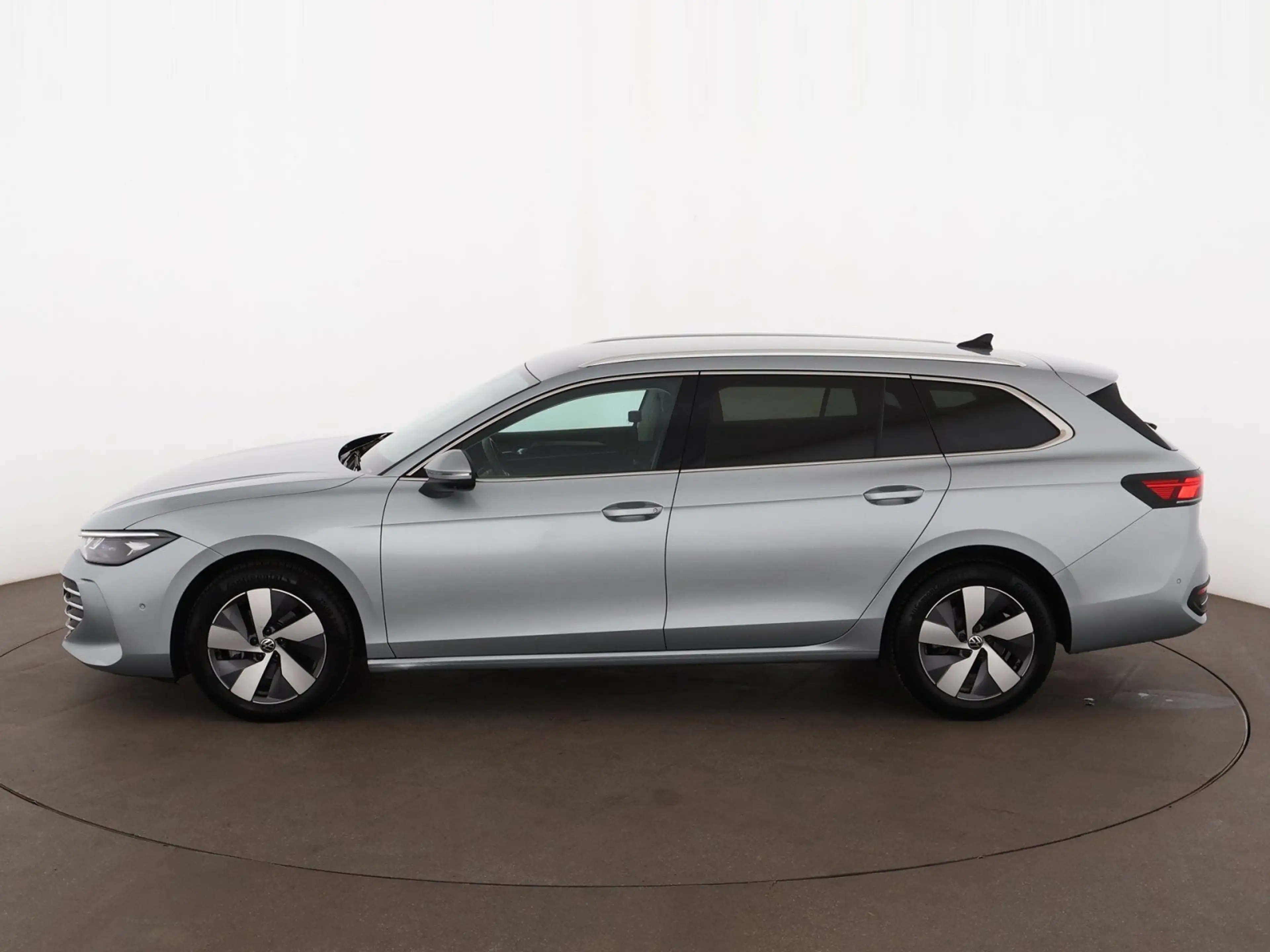 Volkswagen Passat Variant 2.0 TDI Business Aut LED 360-CAM — photo 6