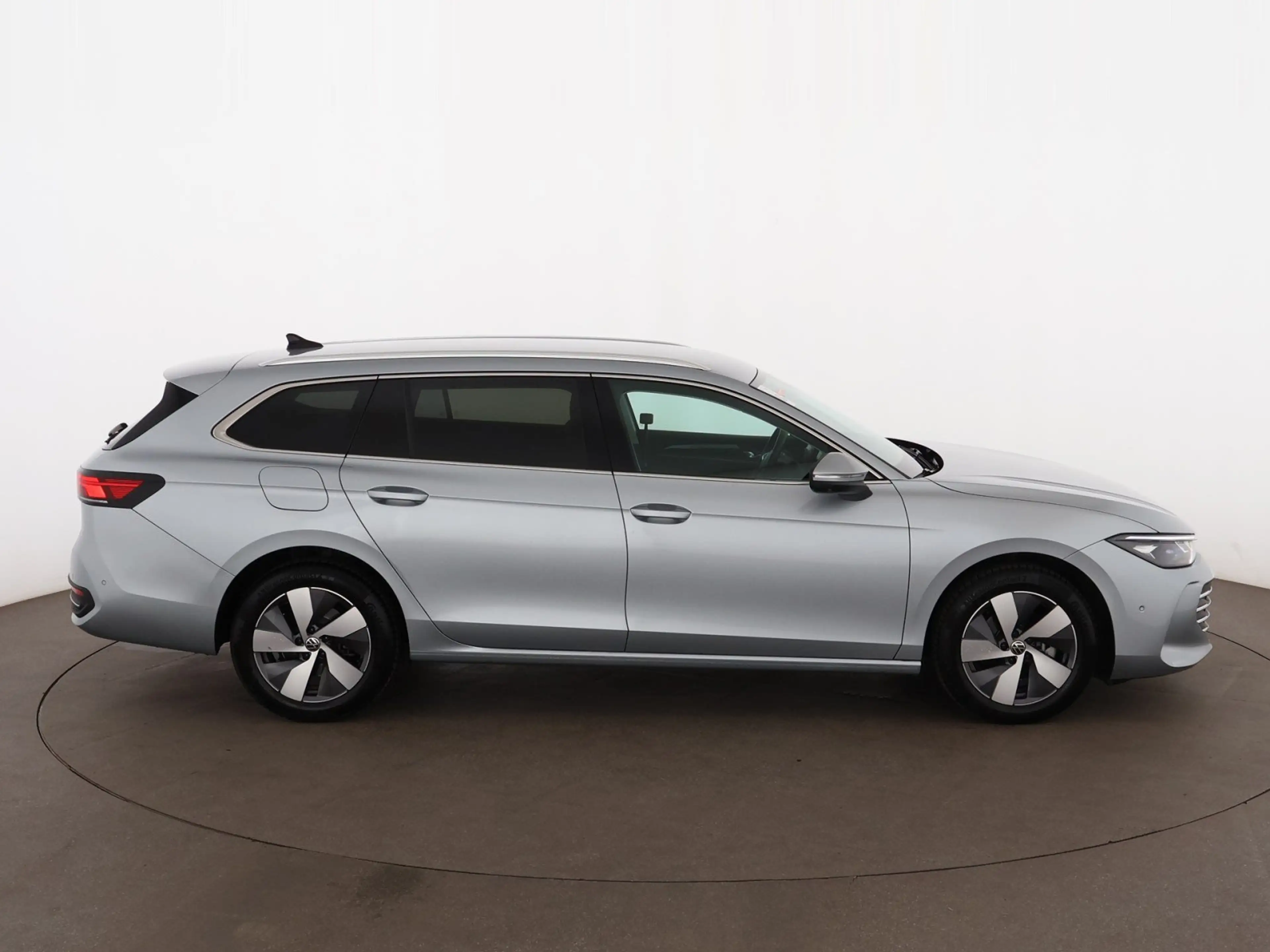 Volkswagen Passat Variant 2.0 TDI Business Aut LED 360-CAM — photo 10