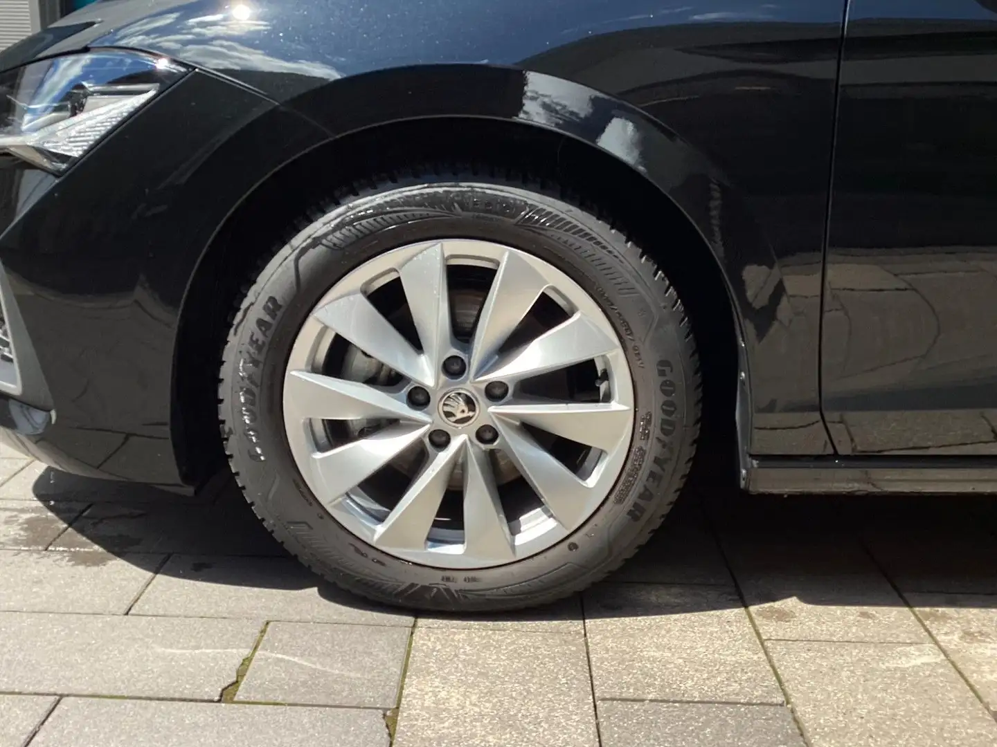 Skoda Superb Combi TSI mHEV Selection Matrix+Navi+AHK Negro - 2