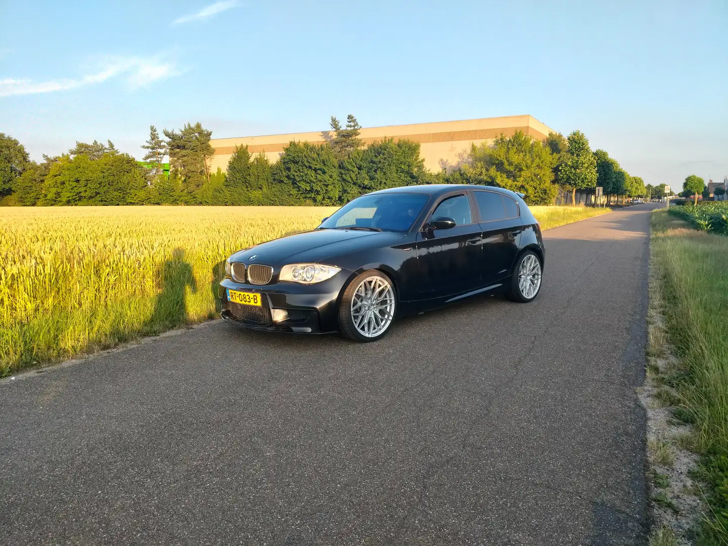 BMW 130 130i Noir - 1