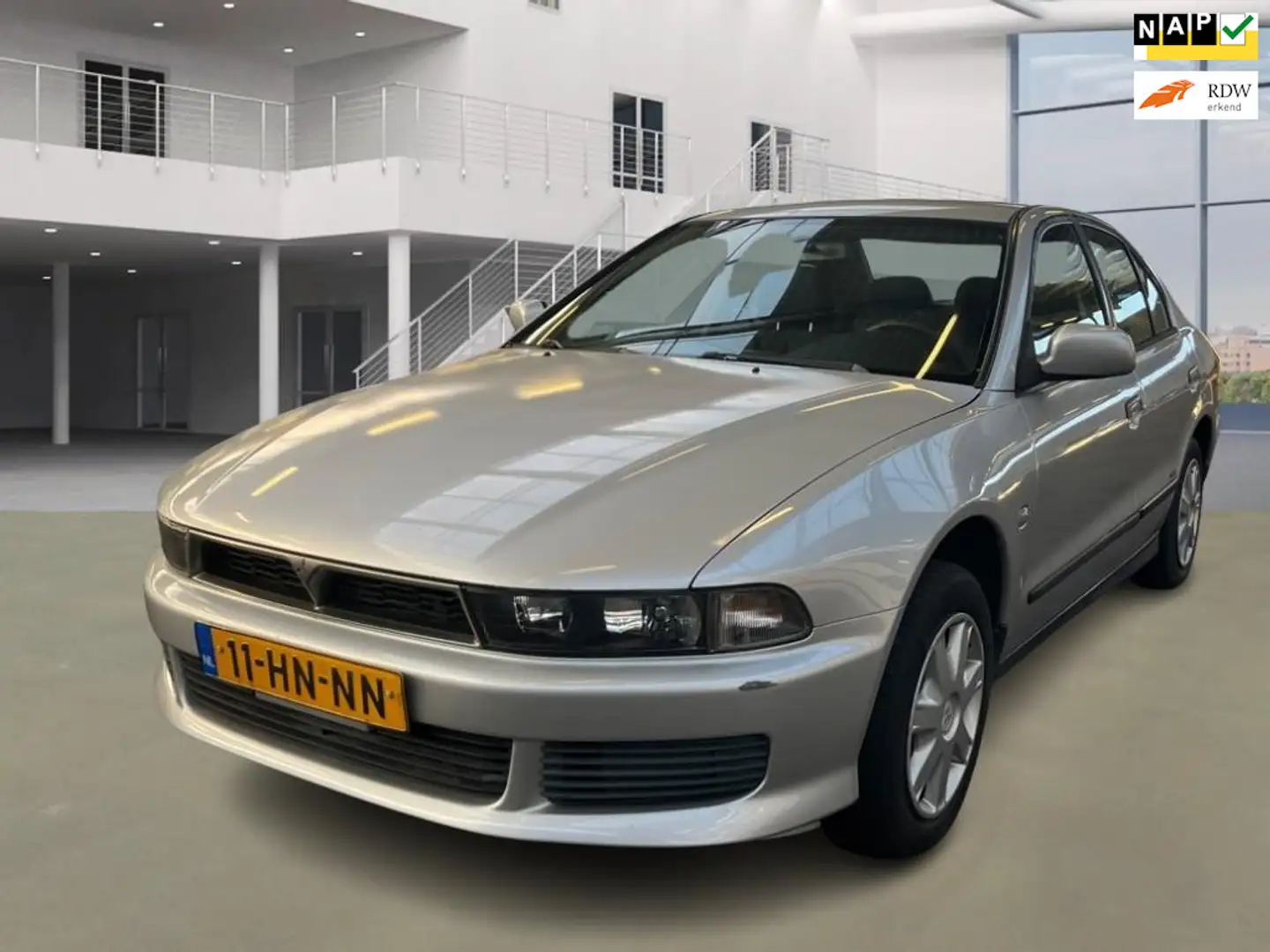 Mitsubishi Galant 2.0 Comfort Grau - 1
