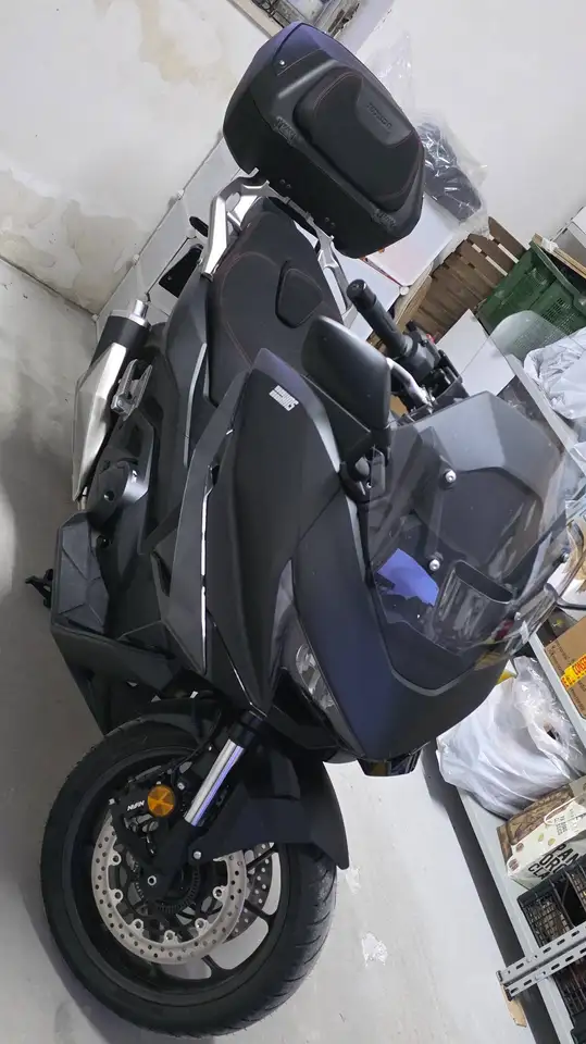 Honda Forza 750