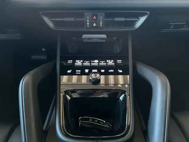 Porsche Cayenne view 8
