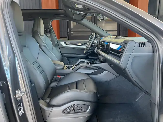Porsche Cayenne view 5