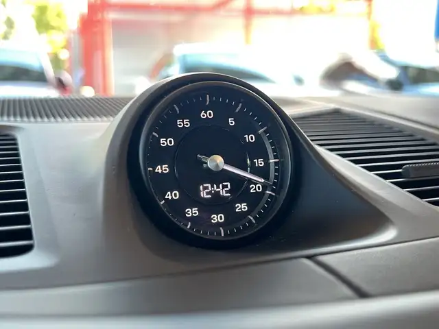 Porsche Cayenne view 14