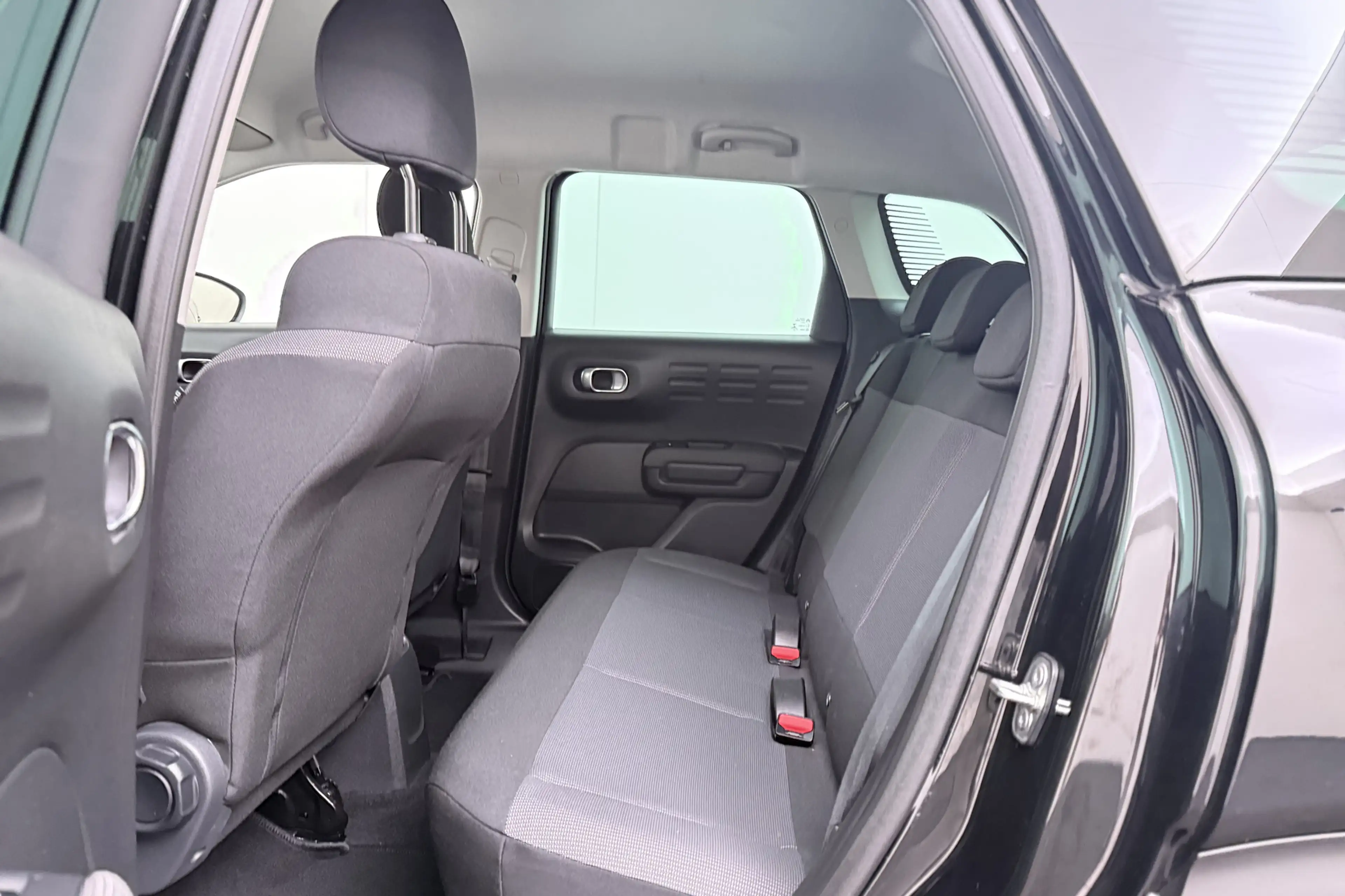 Citroen C3 Aircross 1.2T 111 PK Black-Style Navi Carplay LED Privacy G — photo 12