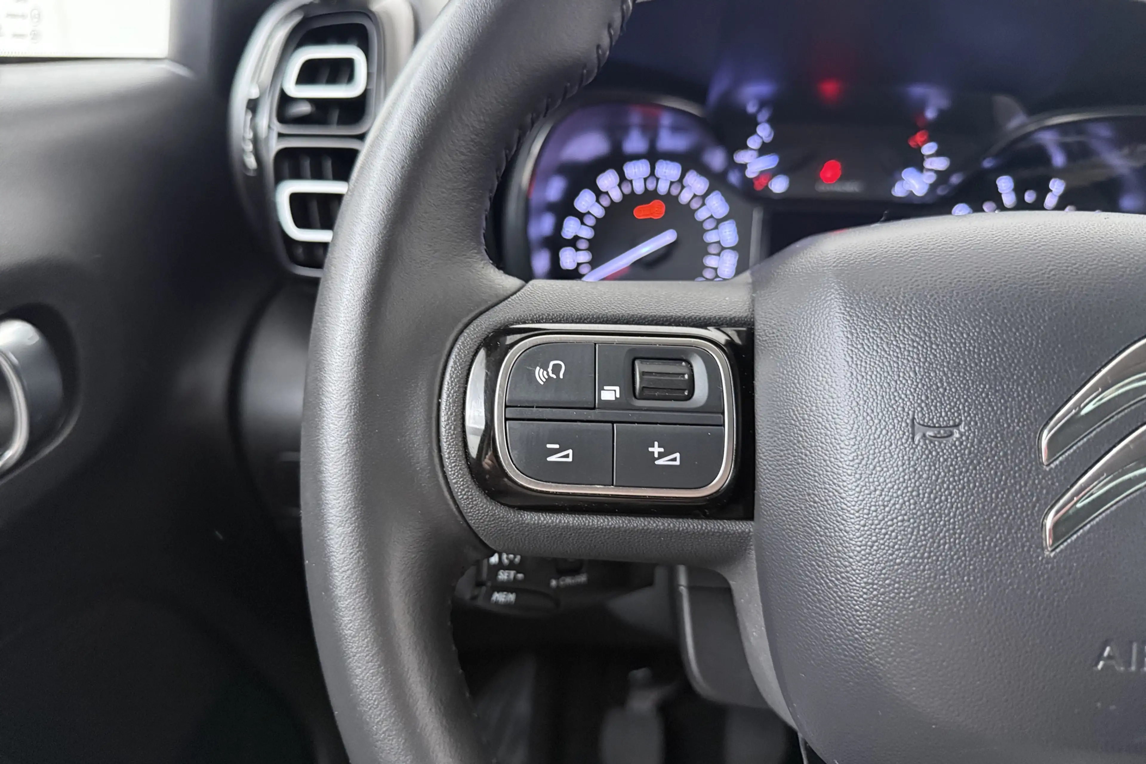 Citroen C3 Aircross 1.2T 111 PK Black-Style Navi Carplay LED Privacy G — photo 16
