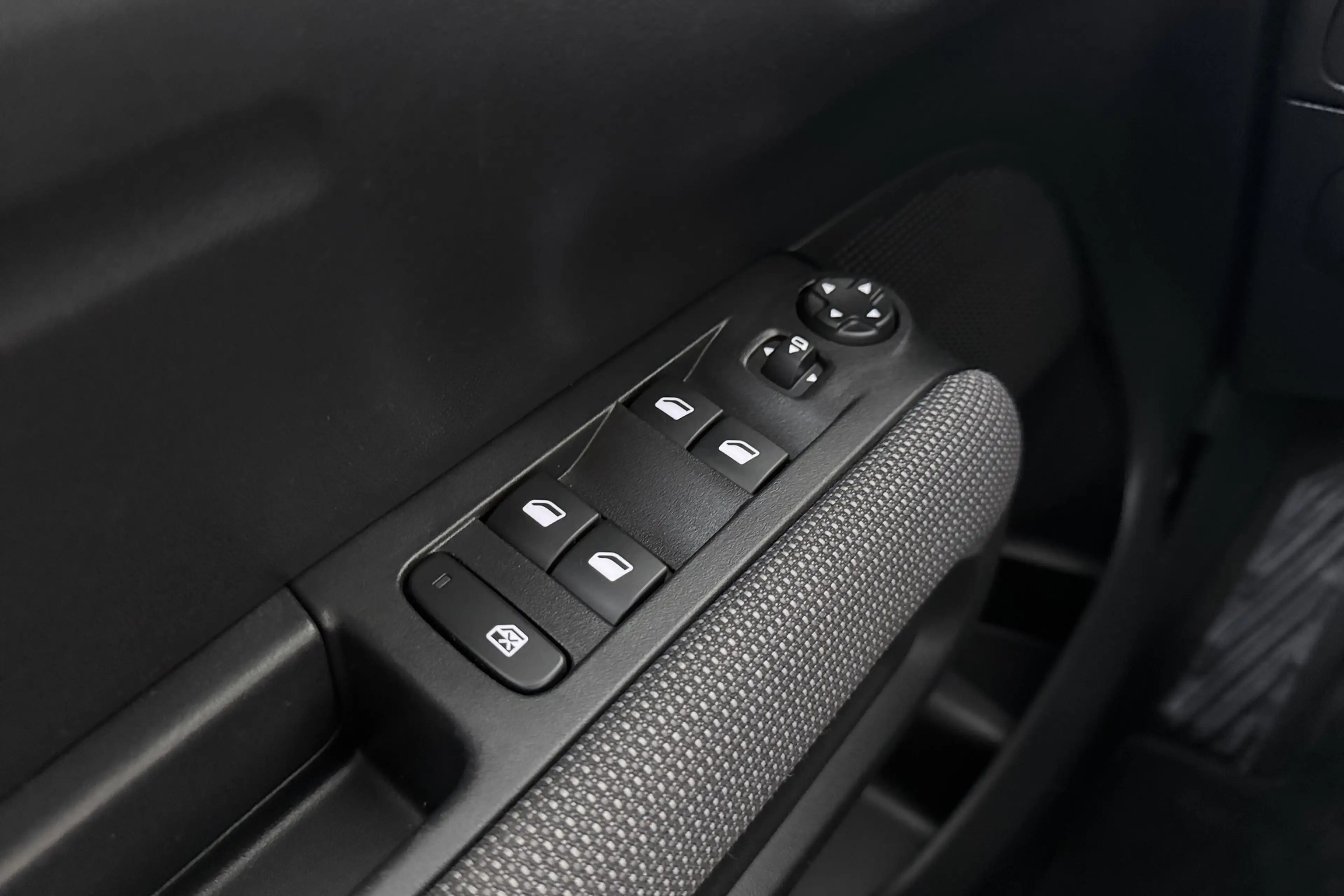Citroen C3 Aircross 1.2T 111 PK Black-Style Navi Carplay LED Privacy G — photo 15
