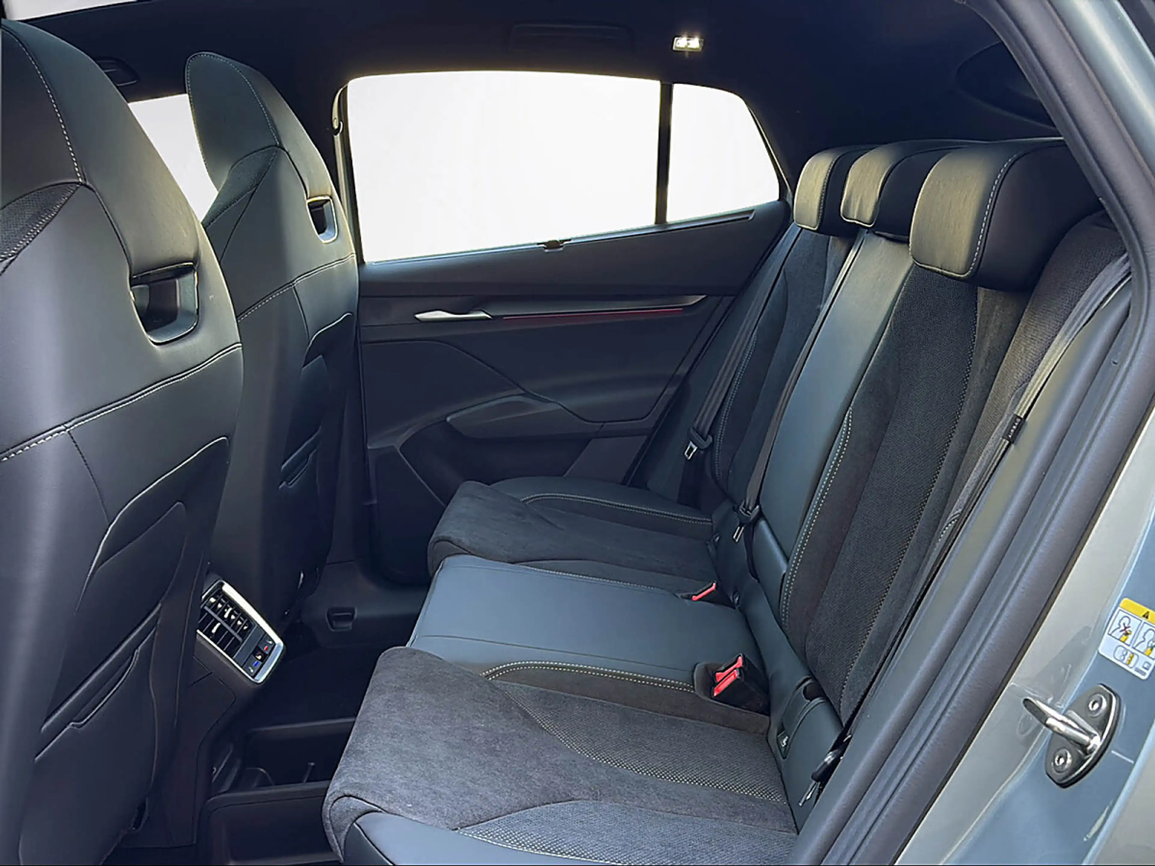 Skoda Enyaq Coupe 85 82kWh Sportline — photo 9