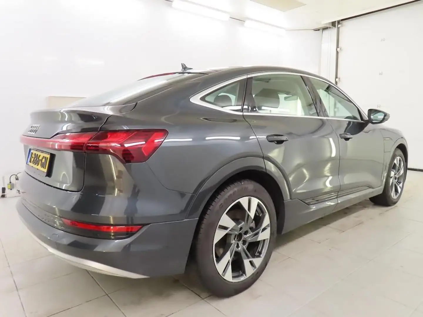 Audi e-tron Sportback 55 quattro Business edition 95 kWh | SOH Grijs - 2