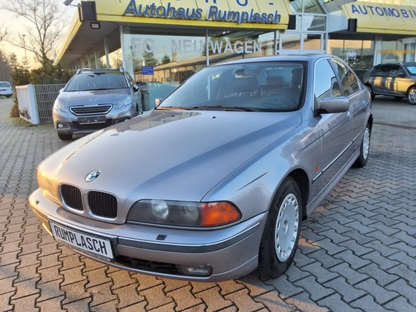 BMW 523 i Klimaaut.Xenon Sitzheiz.Alus. Anhängerk. Sommer Šedá - 1