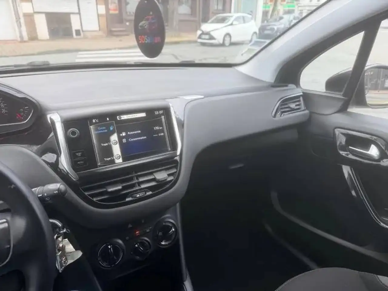 Peugeot 208 208 — photo 4