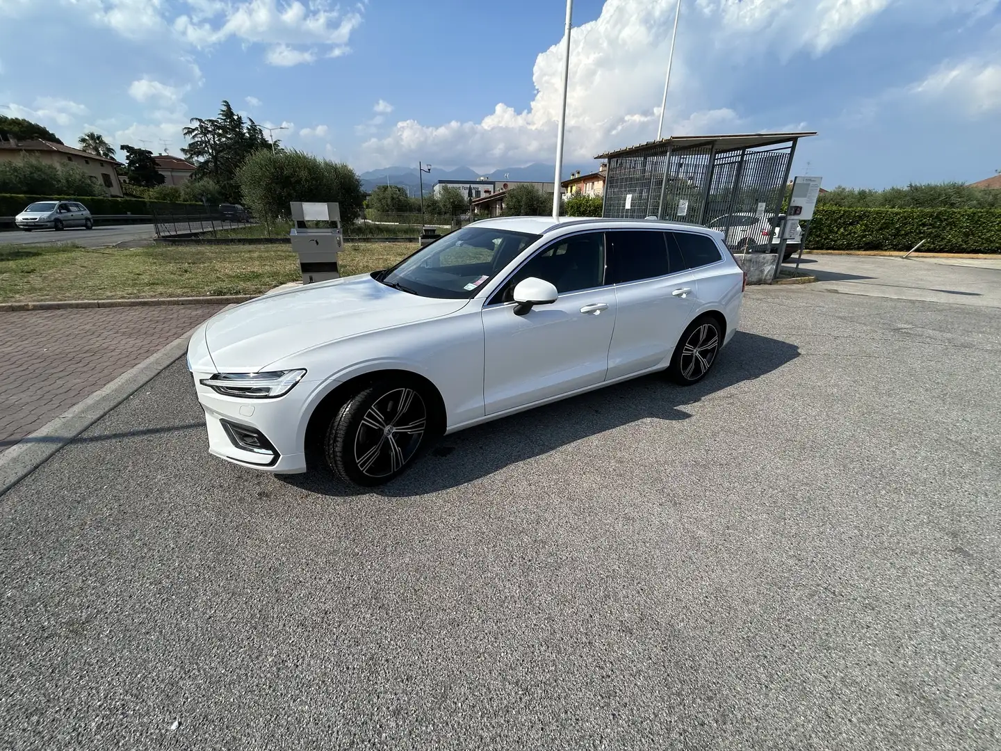 Volvo V60 2.0 B4D Inscription Bianco - 2